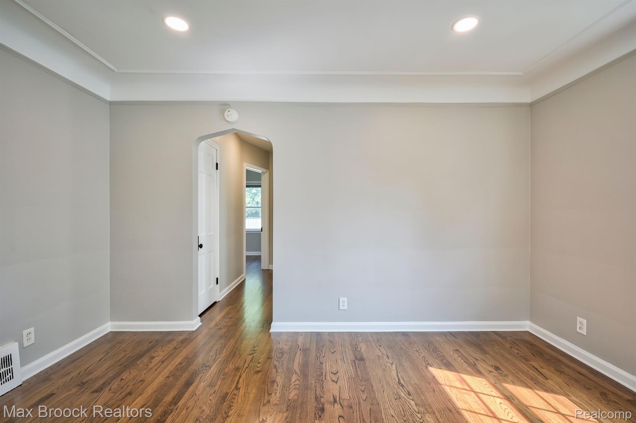 224 W BENNETT Avenue
