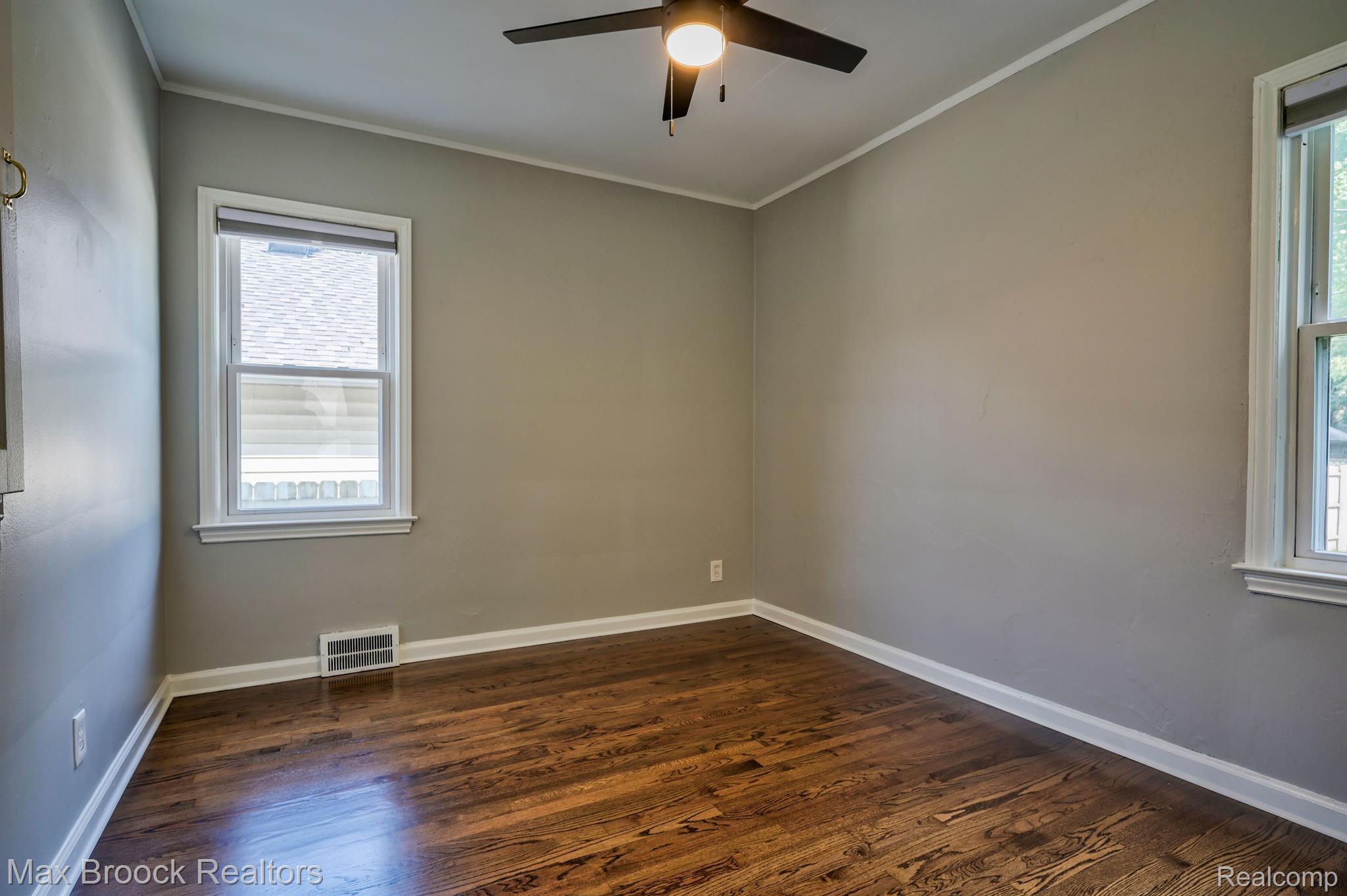 224 W BENNETT Avenue