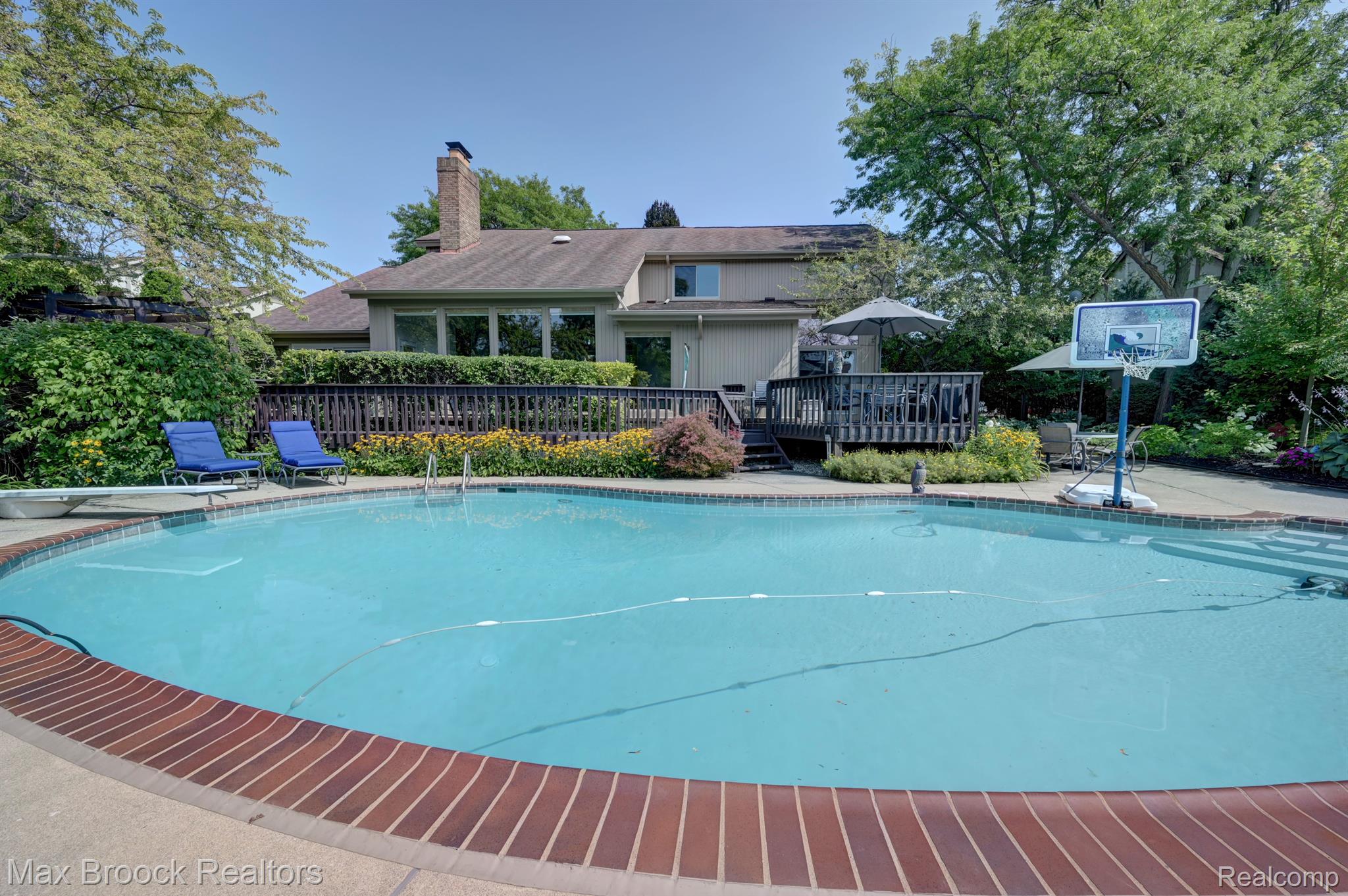 6324 ROSE Boulevard