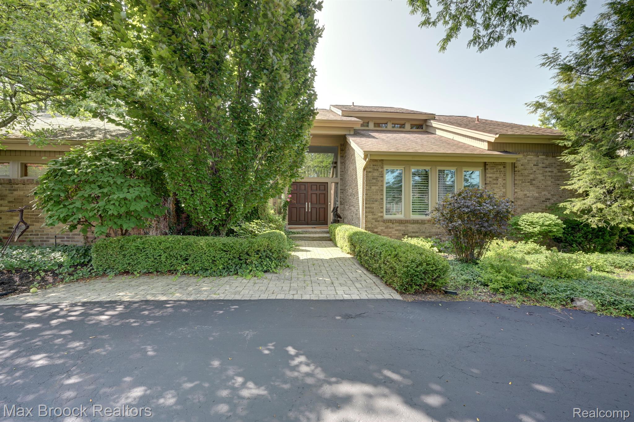 6324 ROSE Boulevard