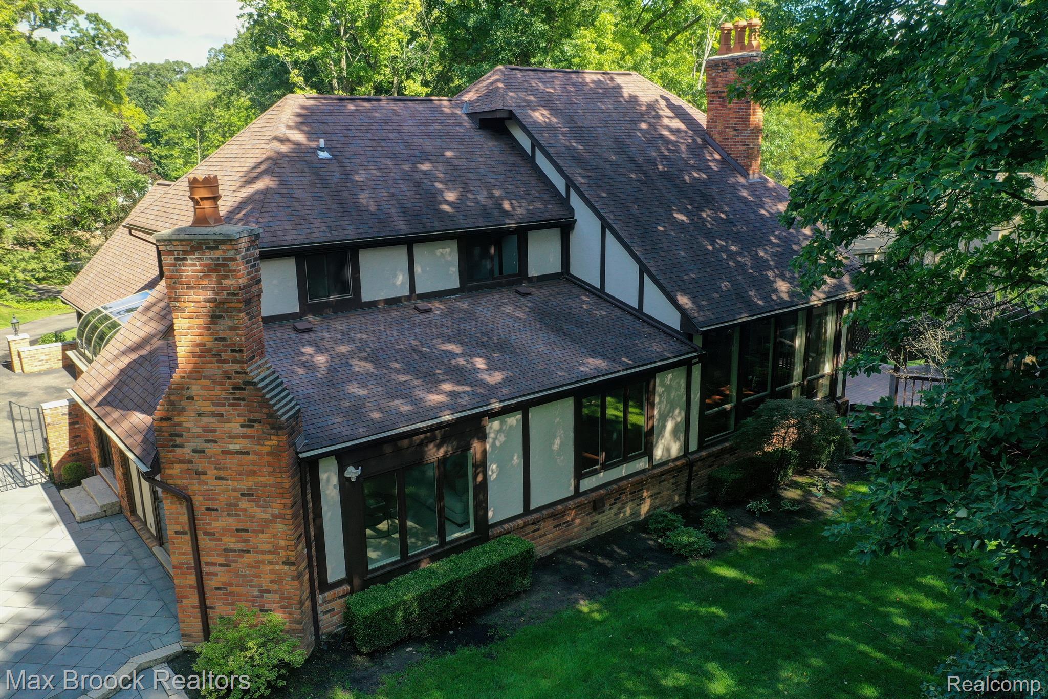 139 MANORWOOD Drive