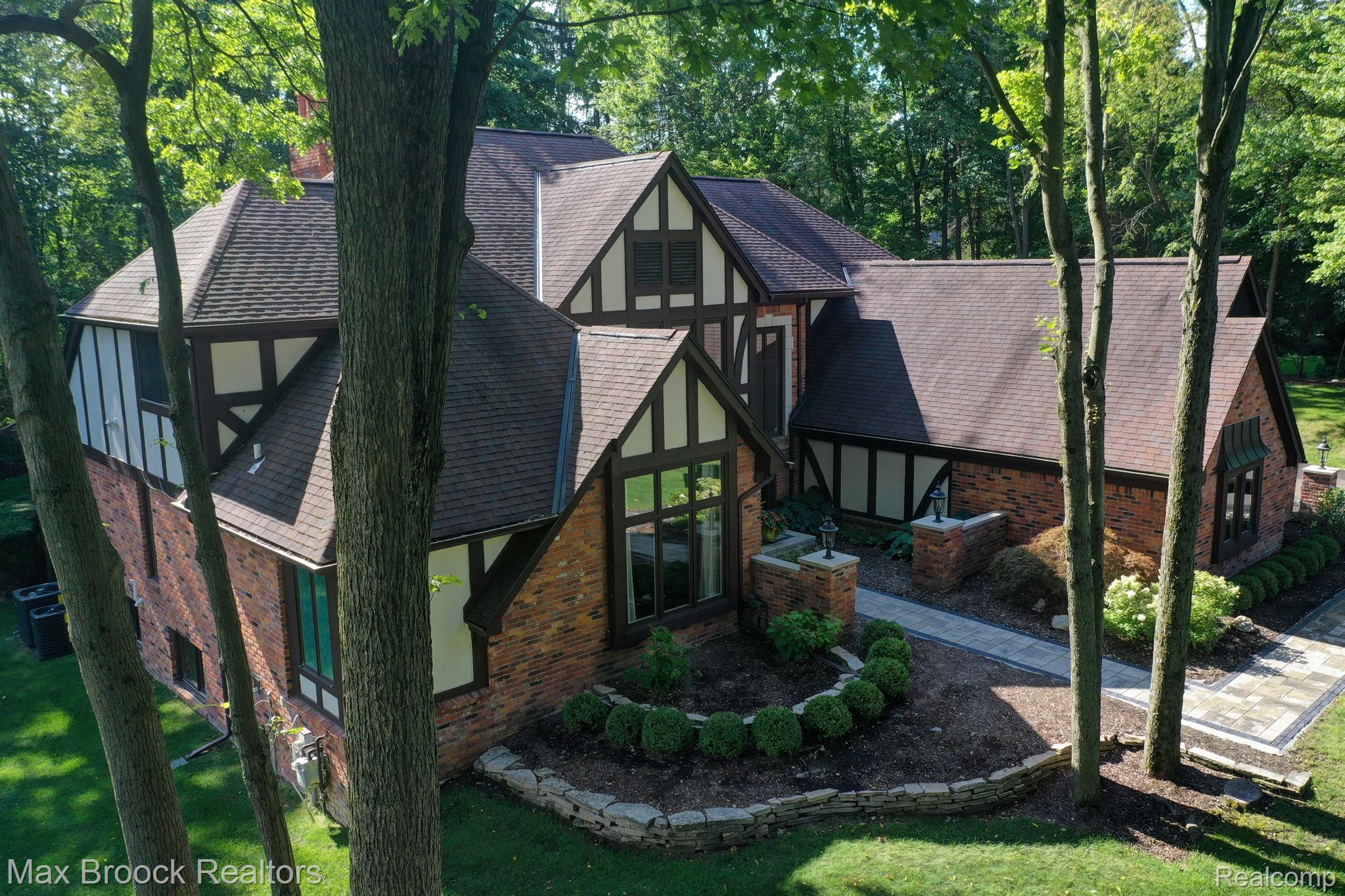 139 MANORWOOD Drive