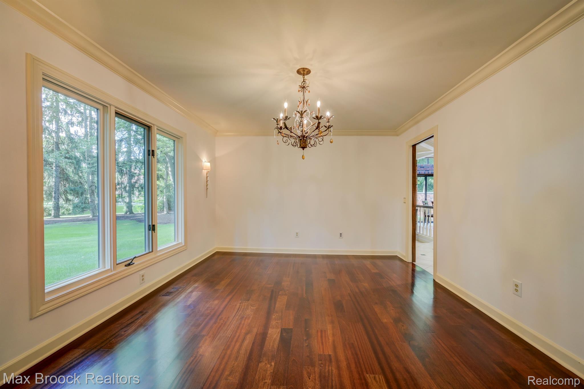 139 MANORWOOD Drive
