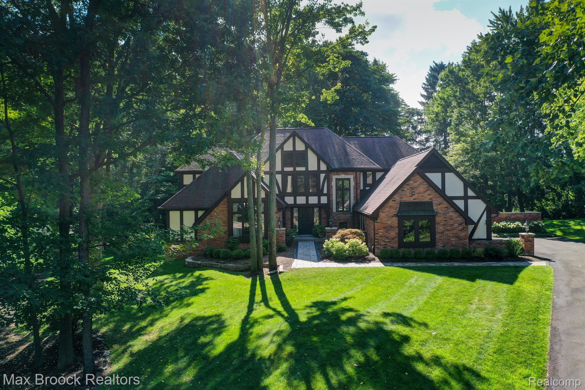 139 MANORWOOD Drive