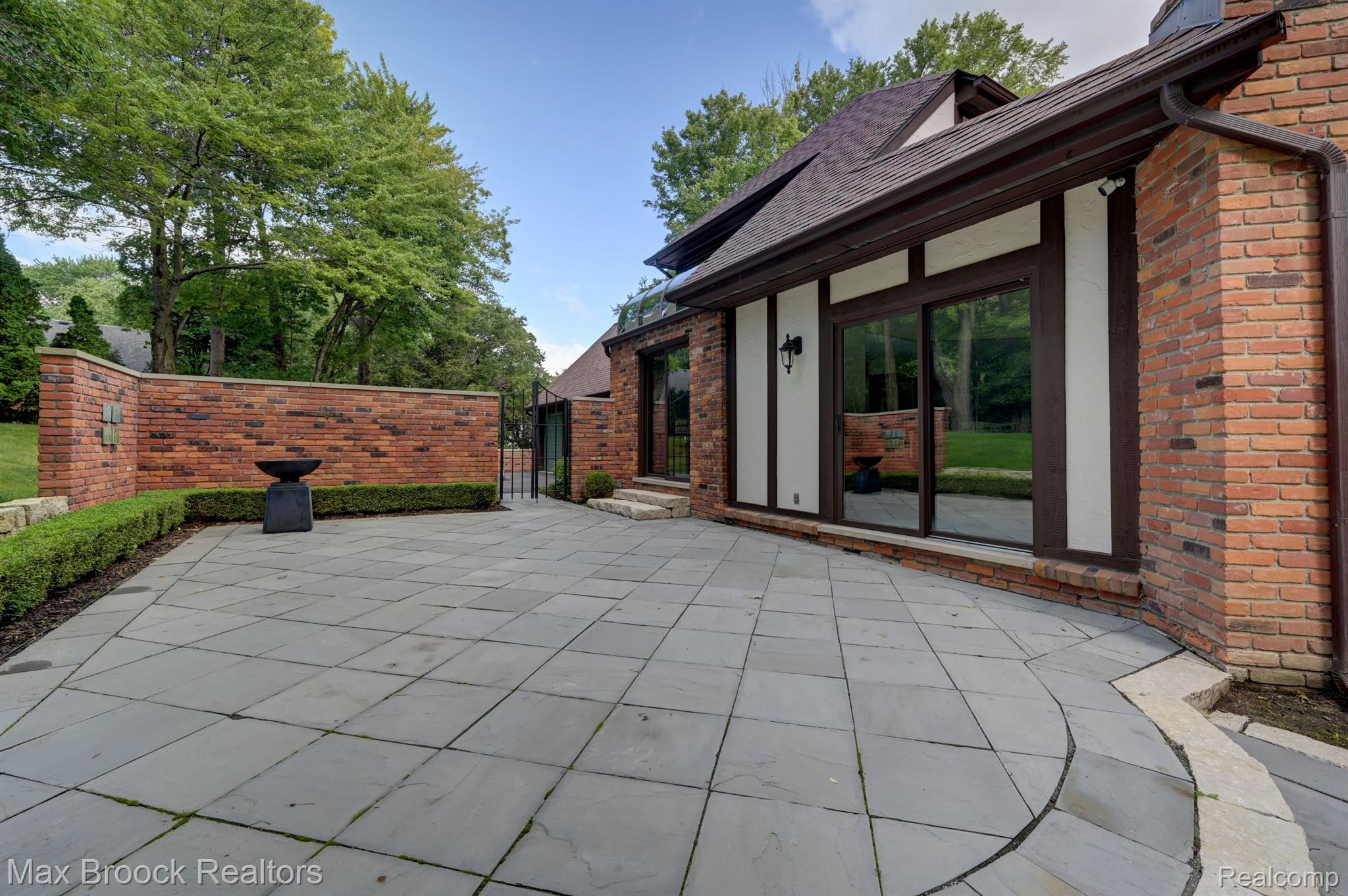 139 MANORWOOD Drive