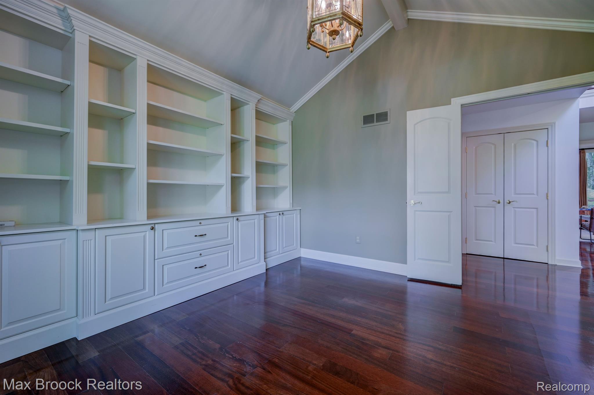 139 MANORWOOD Drive