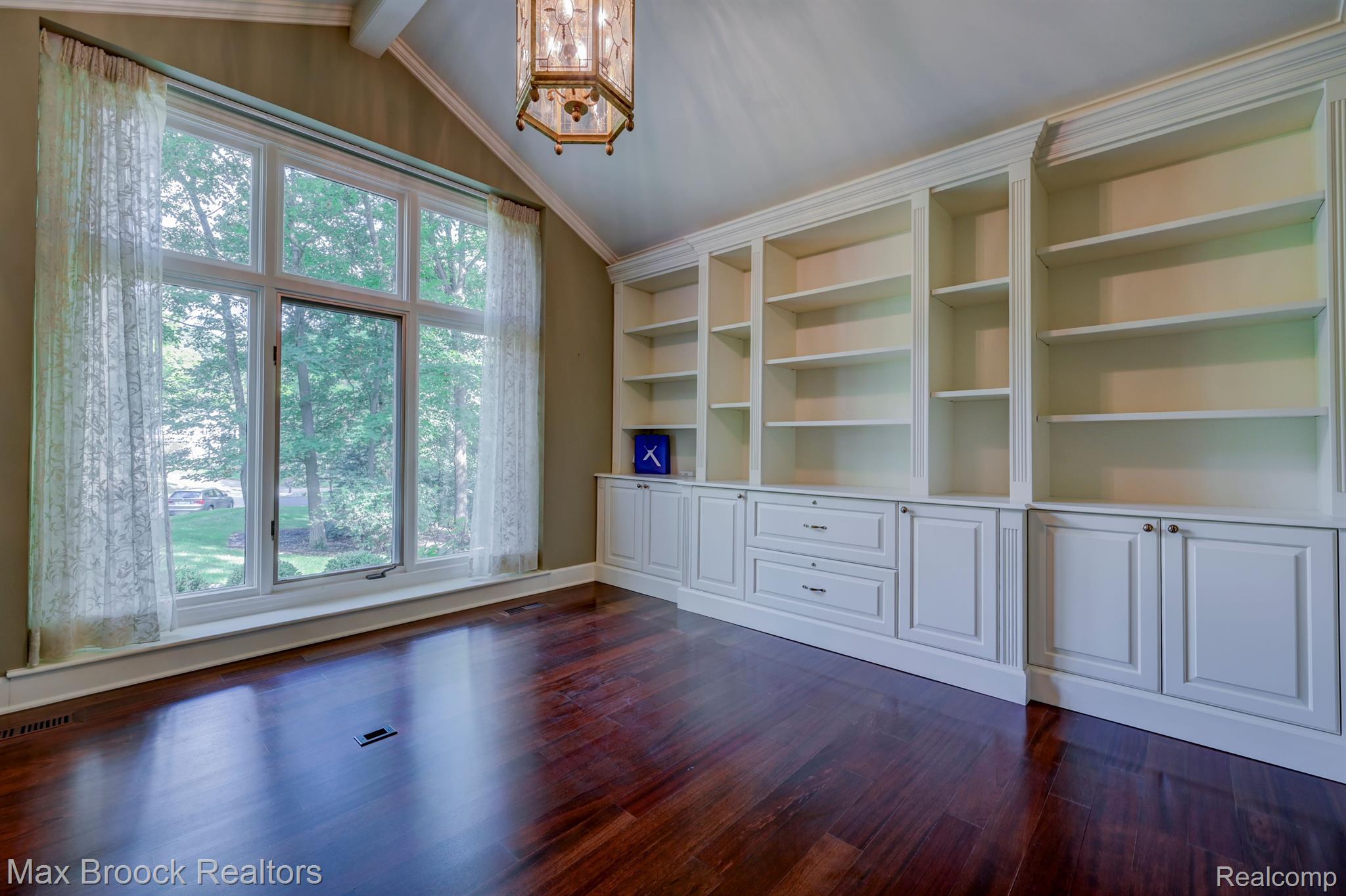 139 MANORWOOD Drive
