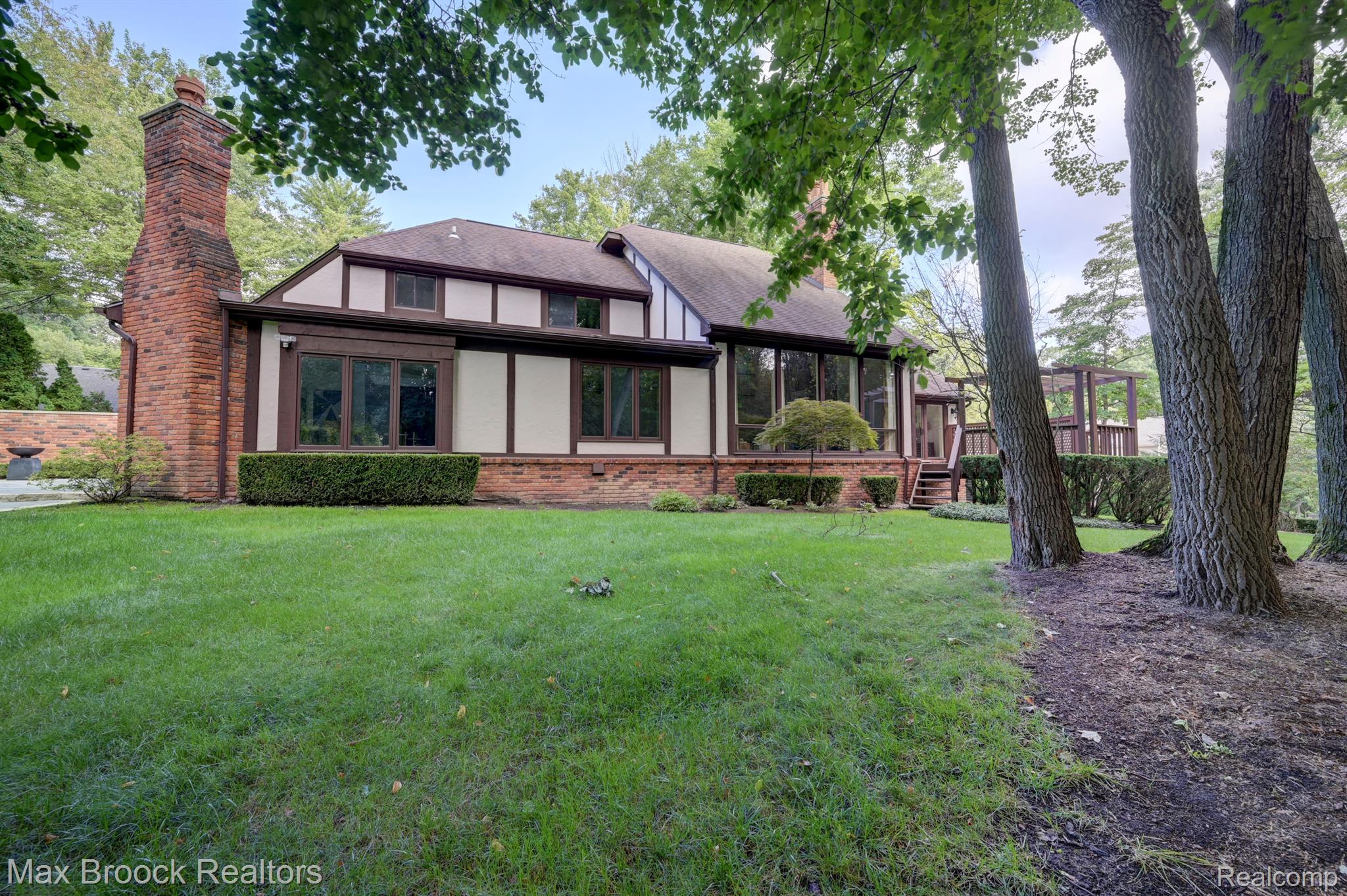 139 MANORWOOD Drive