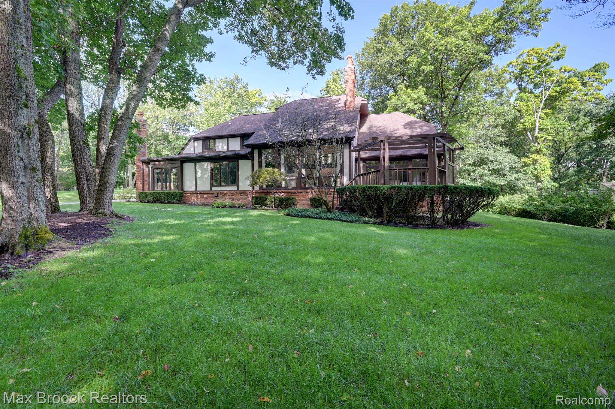 139 MANORWOOD Drive