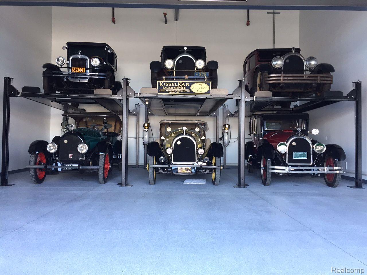 62 W Speed Way