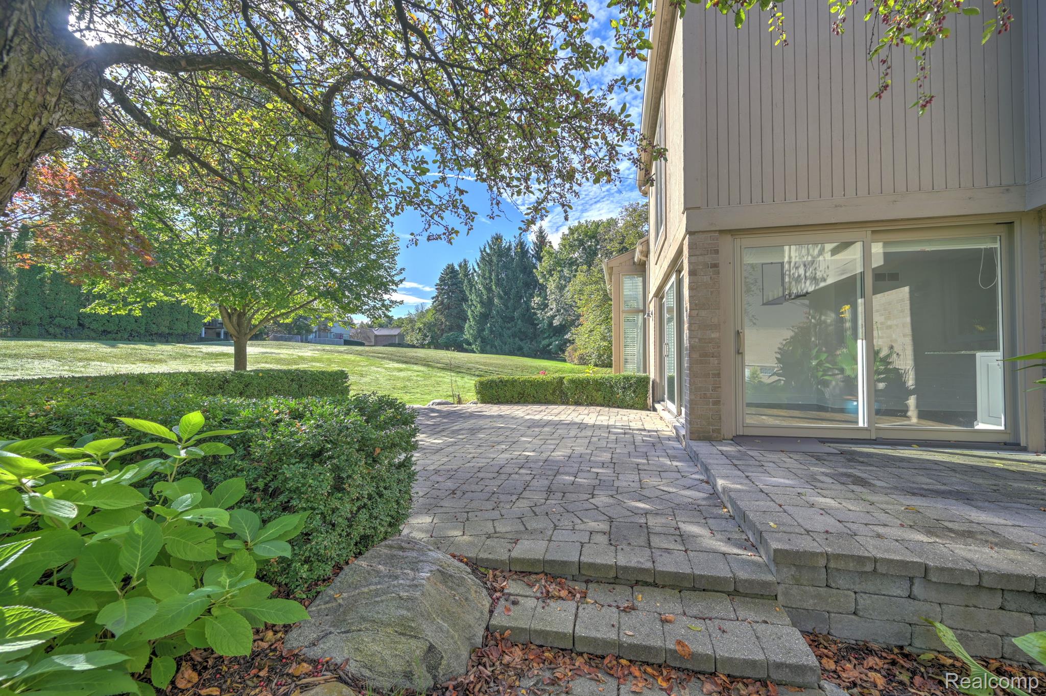 4907 CHAMPLAIN Circle
