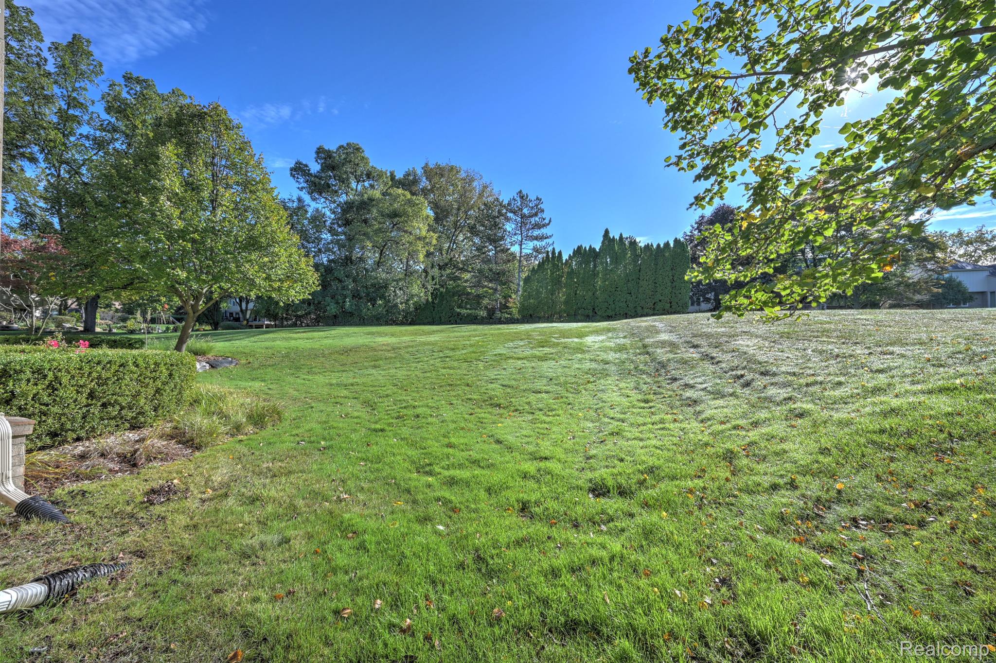 4907 CHAMPLAIN Circle
