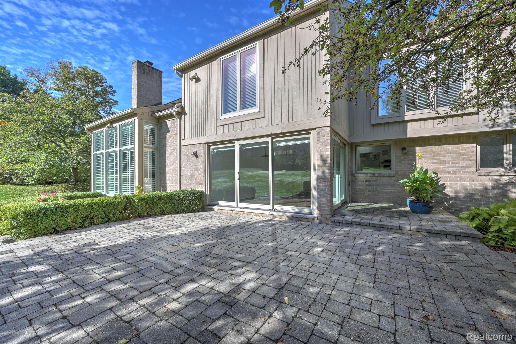 4907 CHAMPLAIN Circle