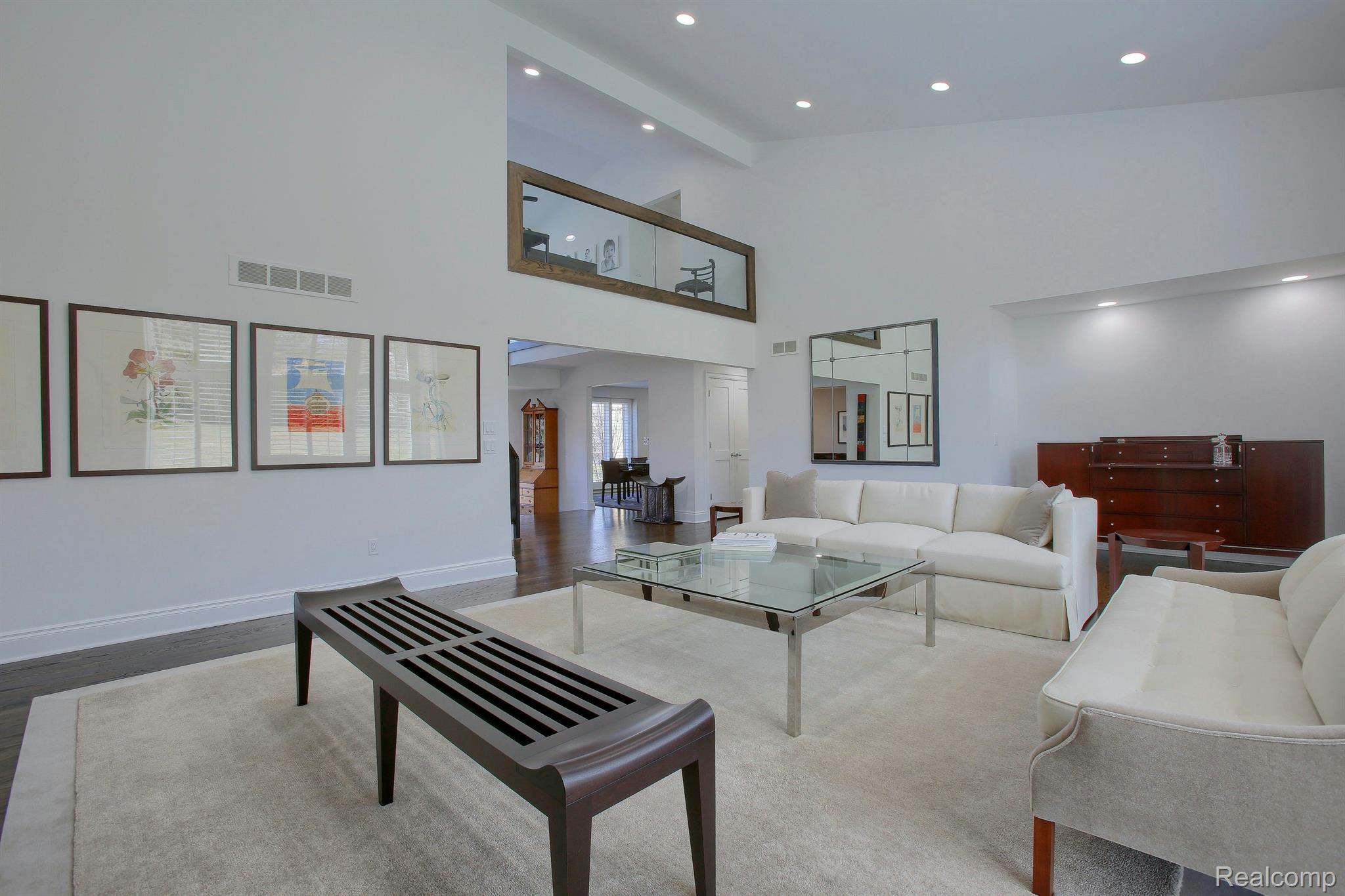 4907 CHAMPLAIN Circle
