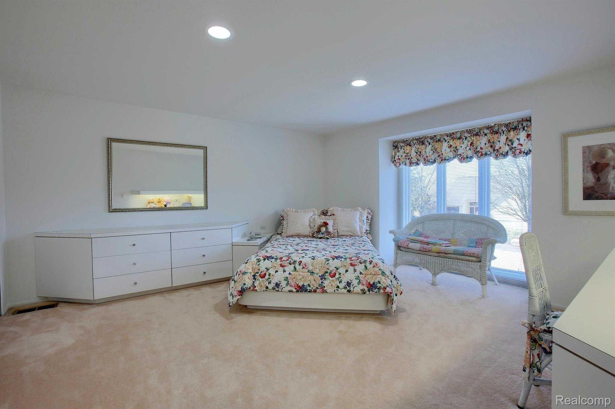 4907 CHAMPLAIN Circle
