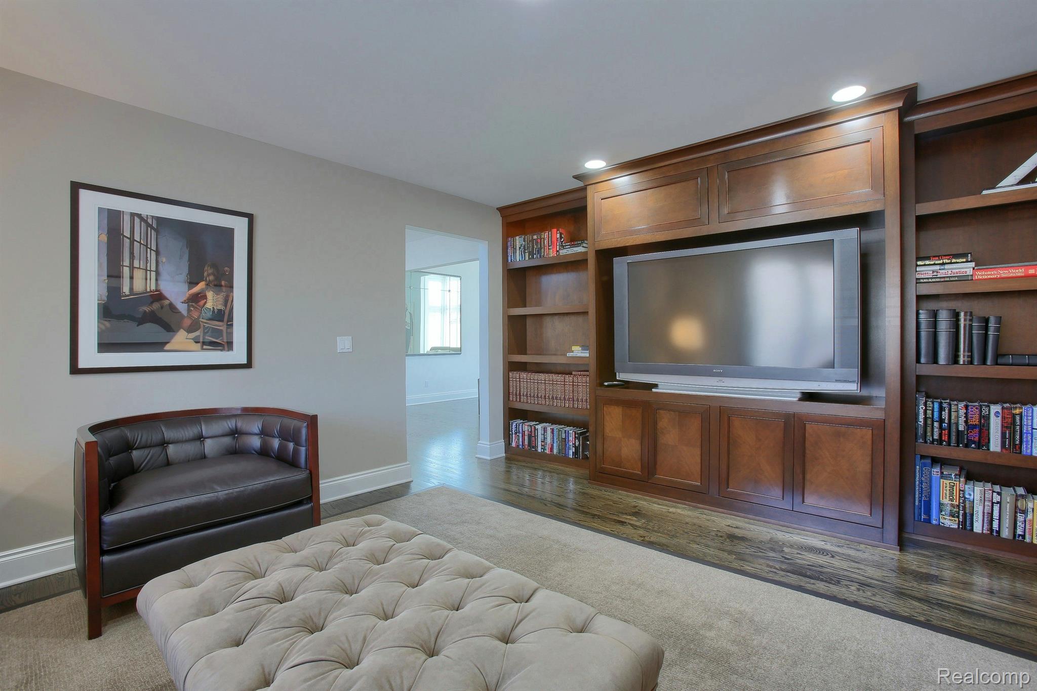 4907 CHAMPLAIN Circle