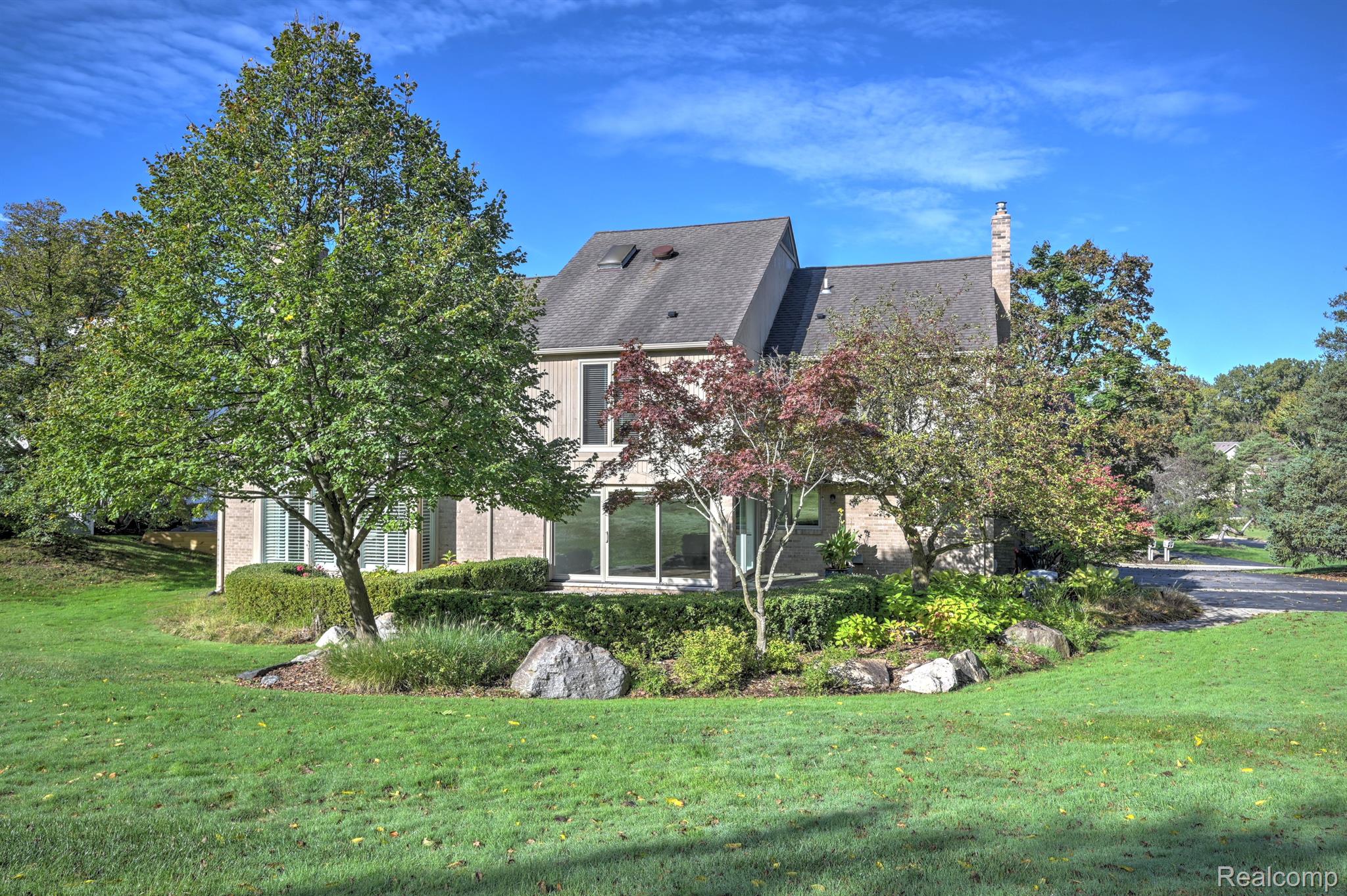 4907 CHAMPLAIN Circle