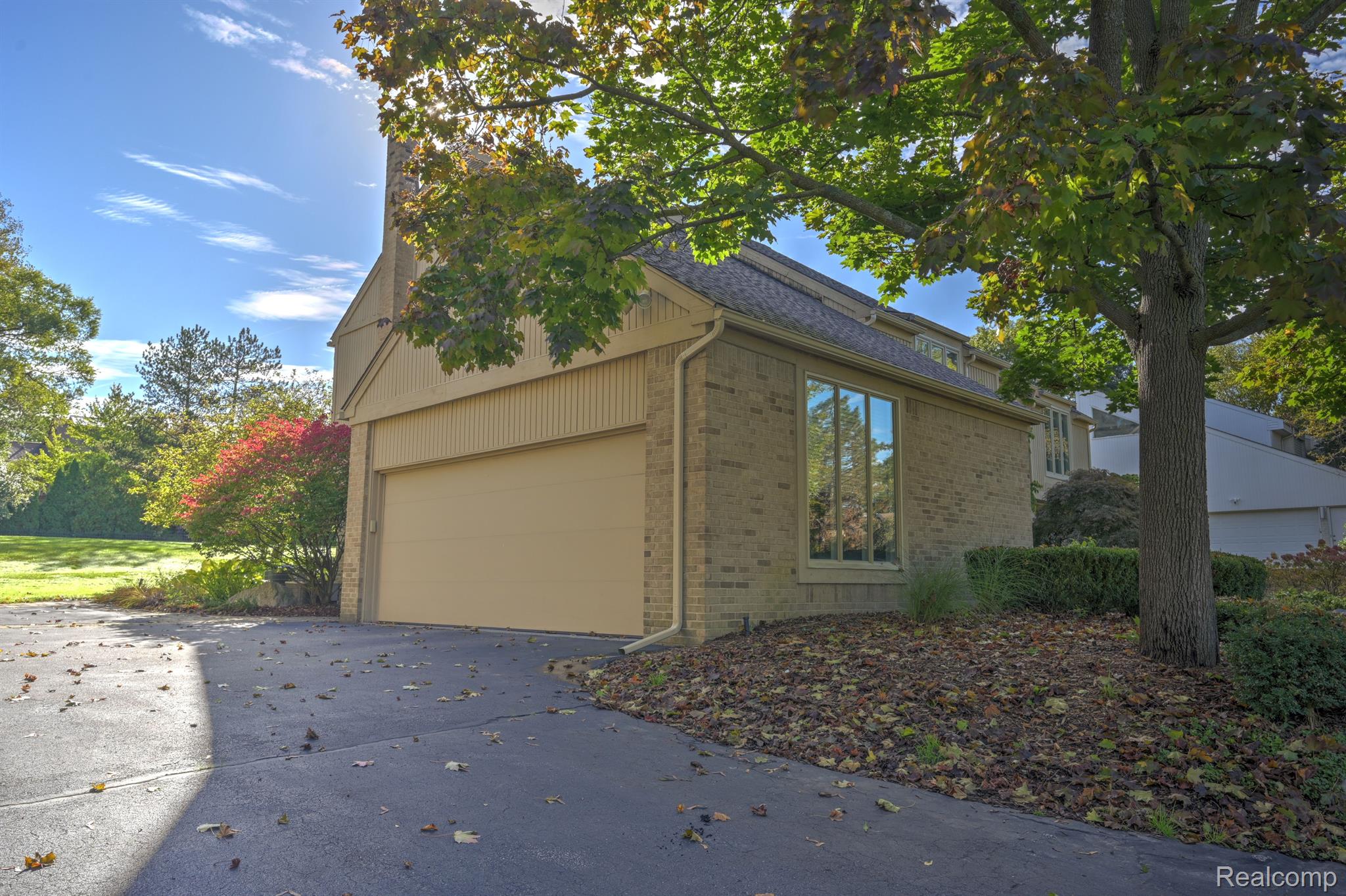 4907 CHAMPLAIN Circle