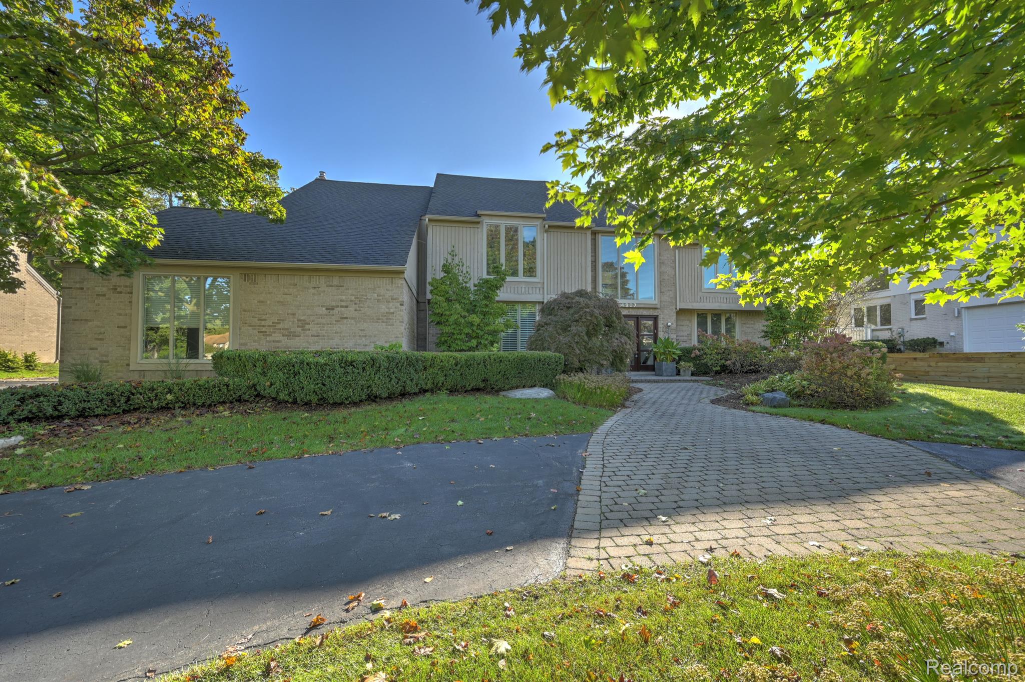 4907 CHAMPLAIN Circle