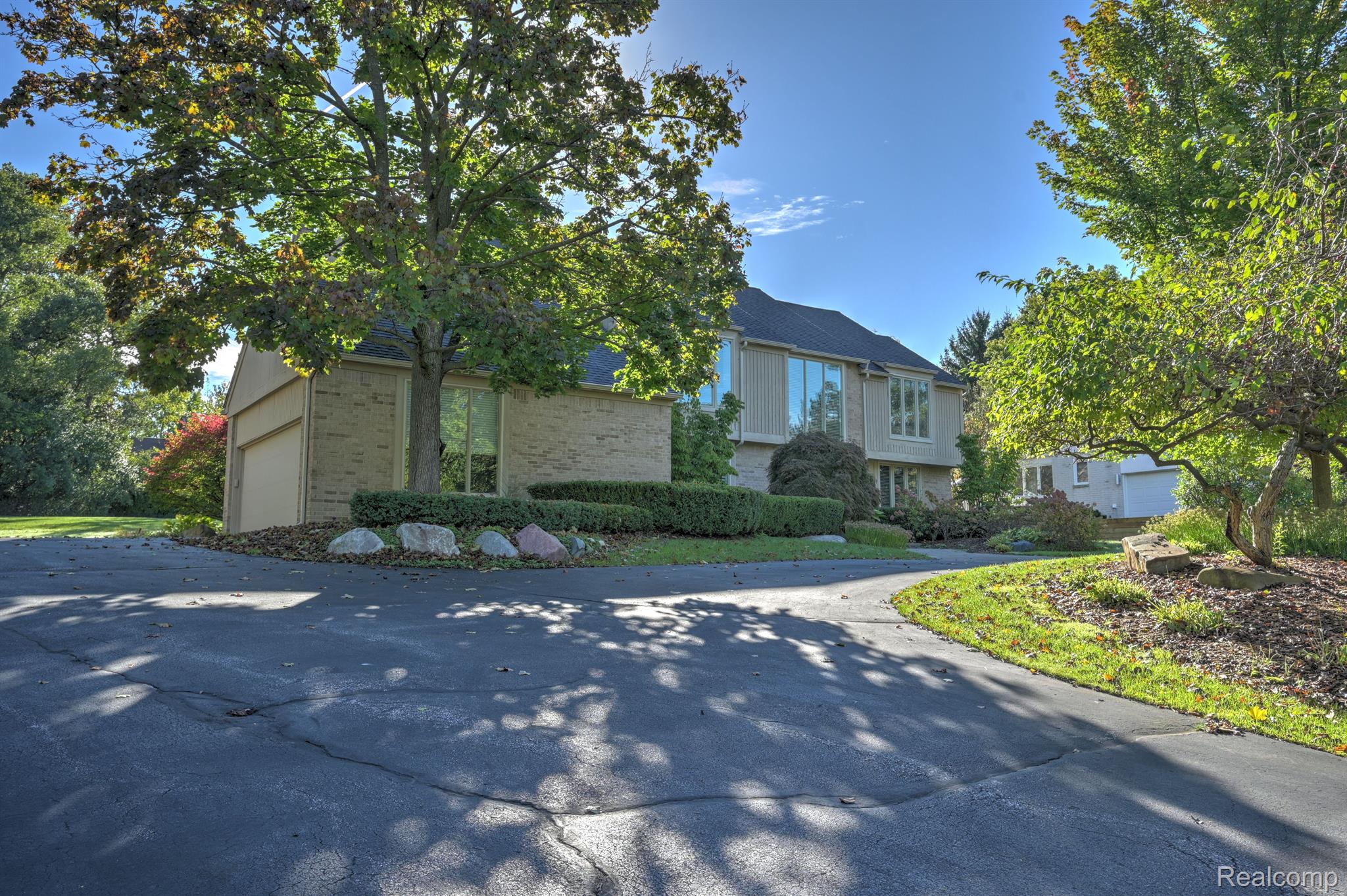 4907 CHAMPLAIN Circle