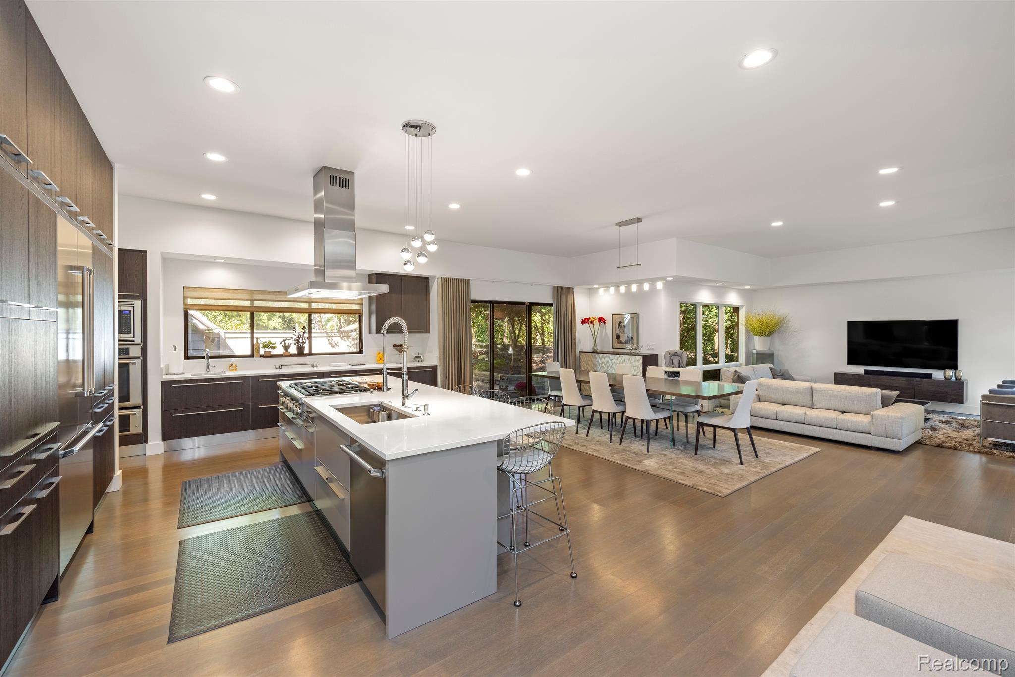 973 BLOOMFIELD WOODS