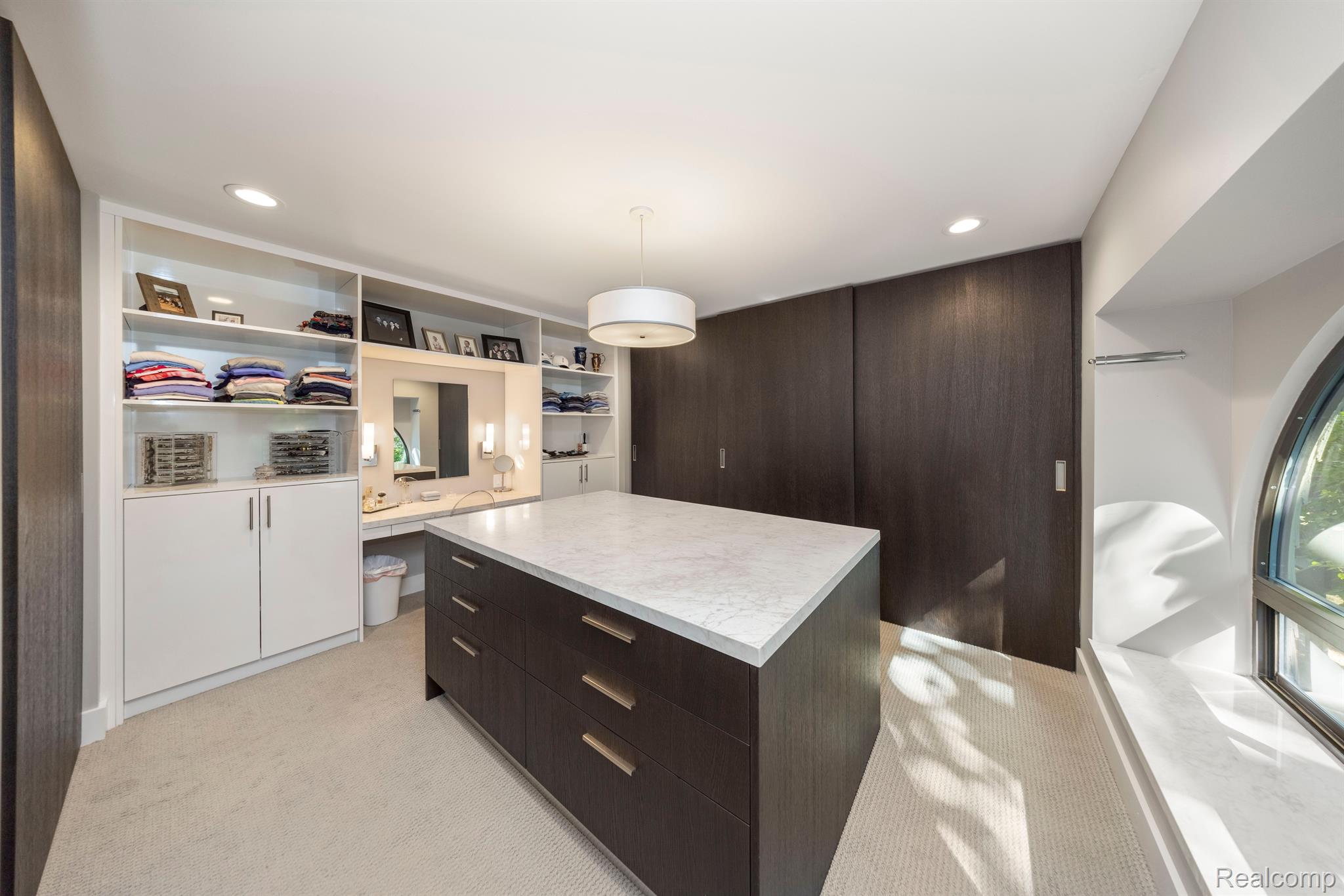 973 BLOOMFIELD WOODS