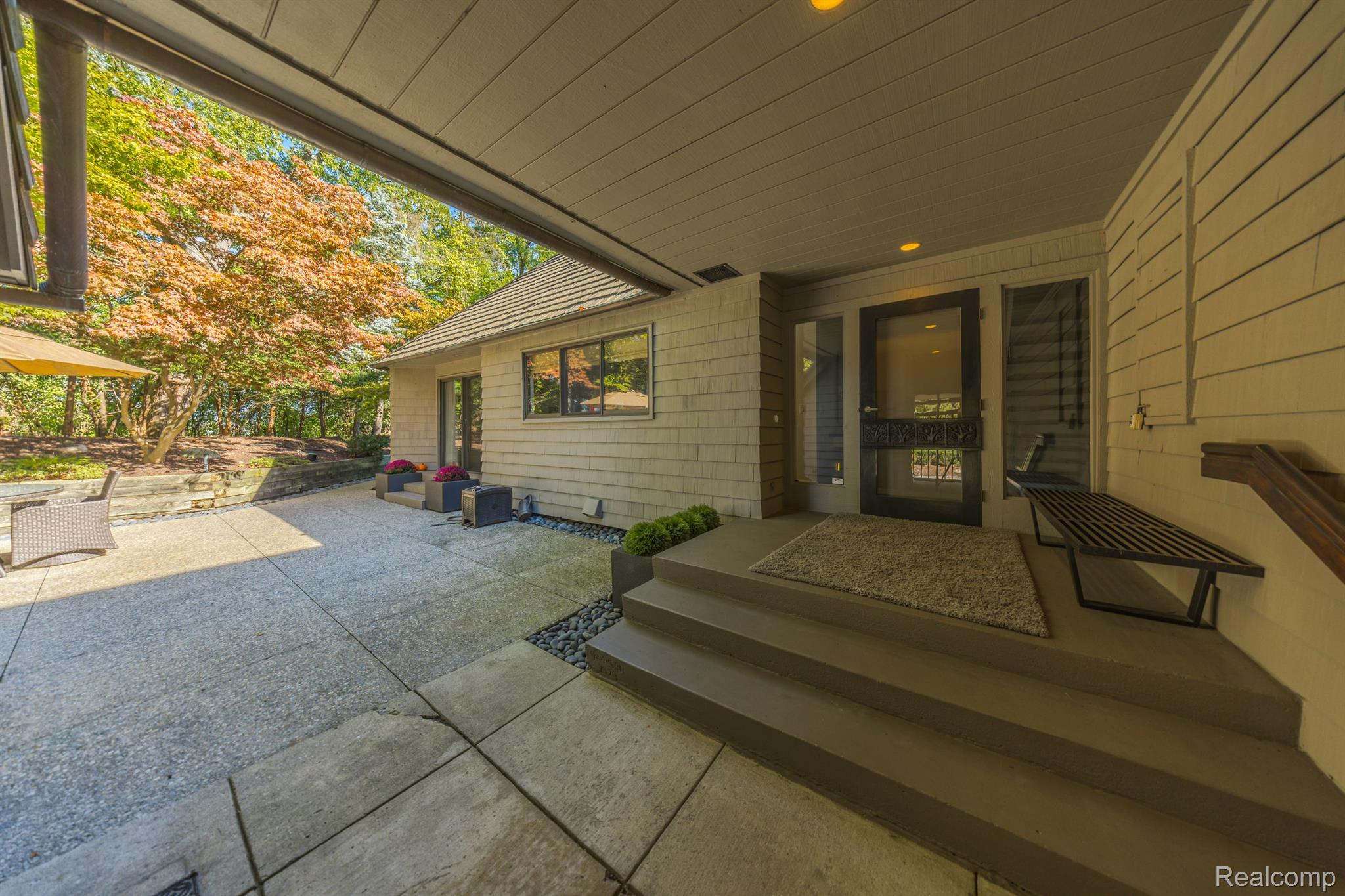 973 BLOOMFIELD WOODS