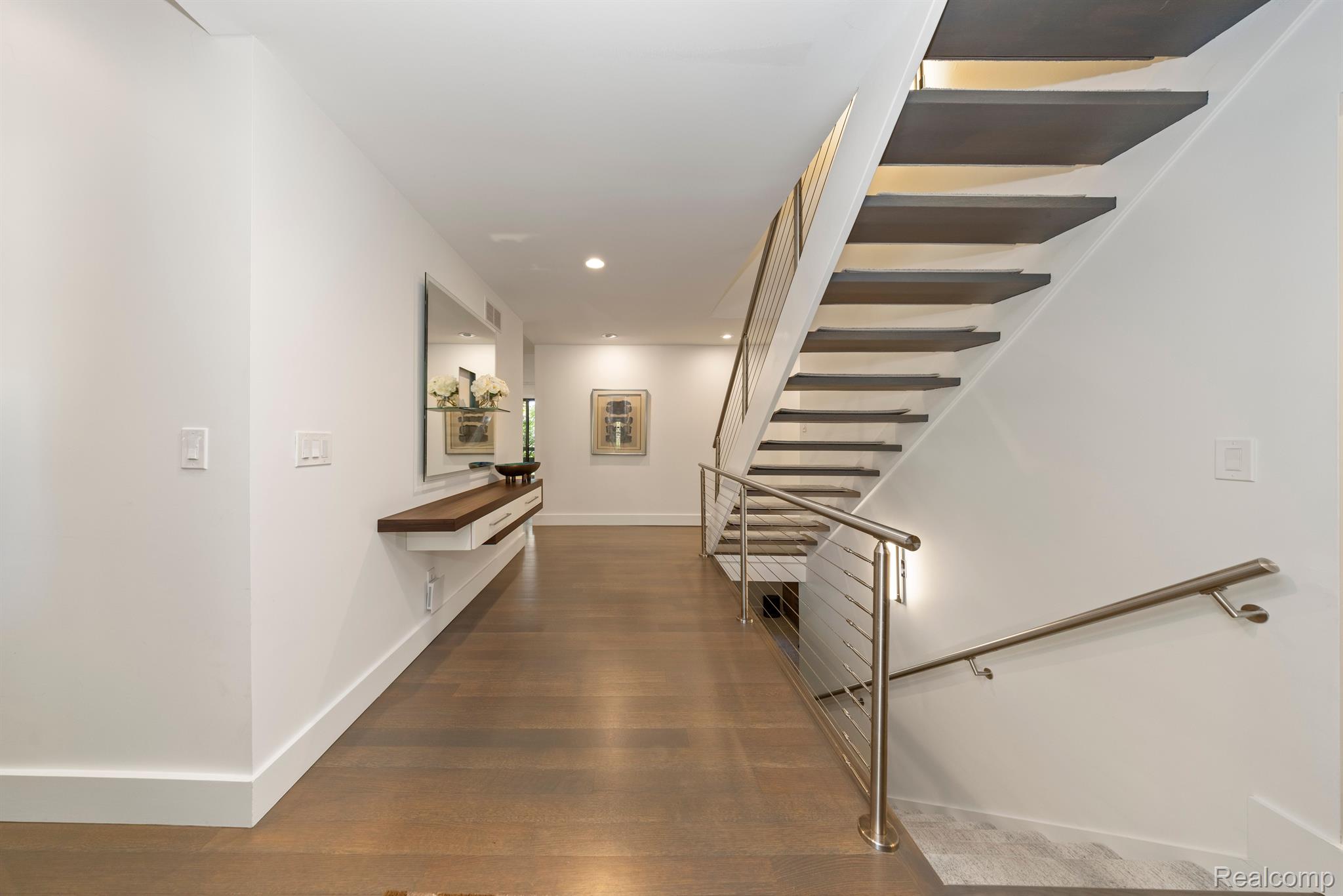 973 BLOOMFIELD WOODS