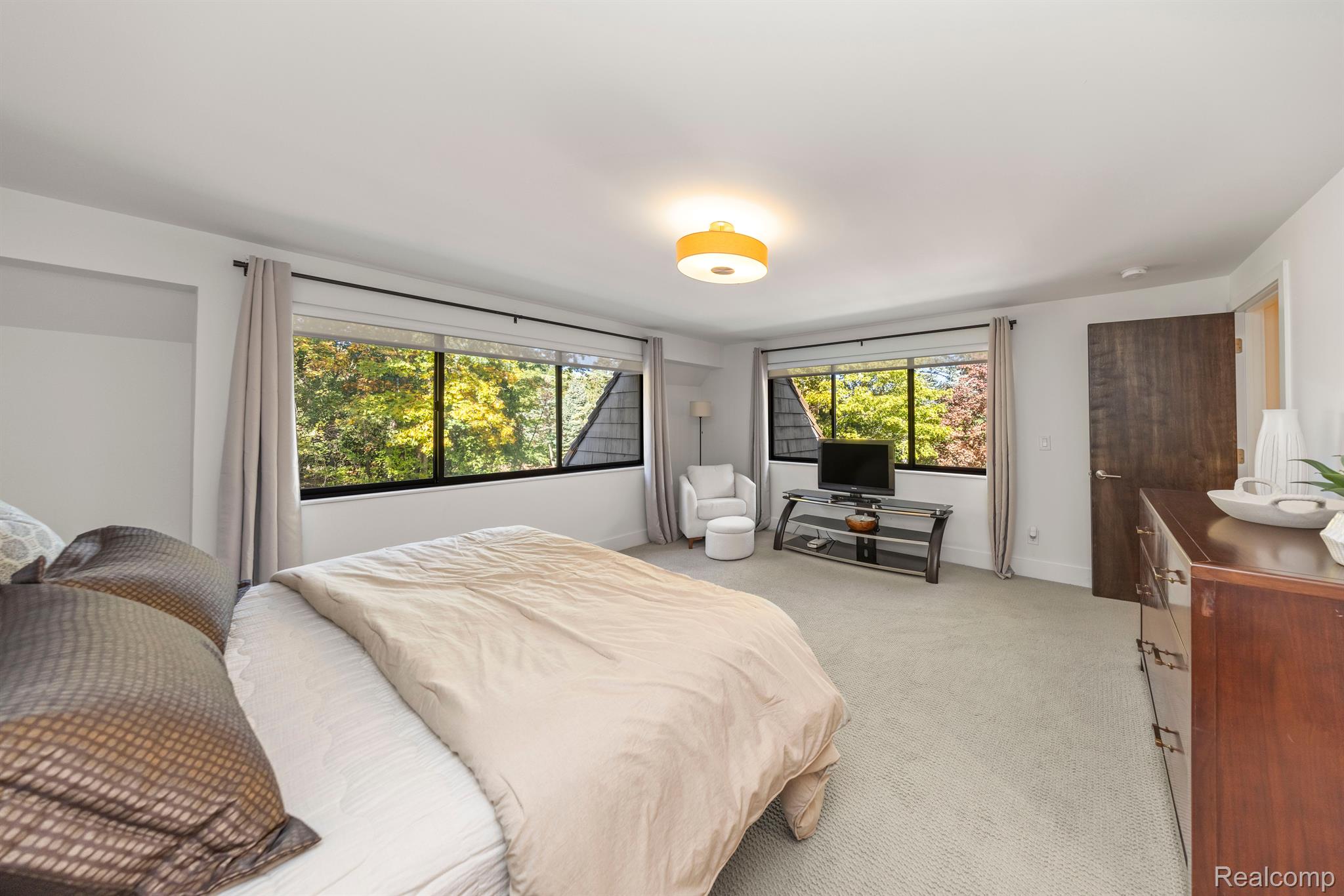 973 BLOOMFIELD WOODS