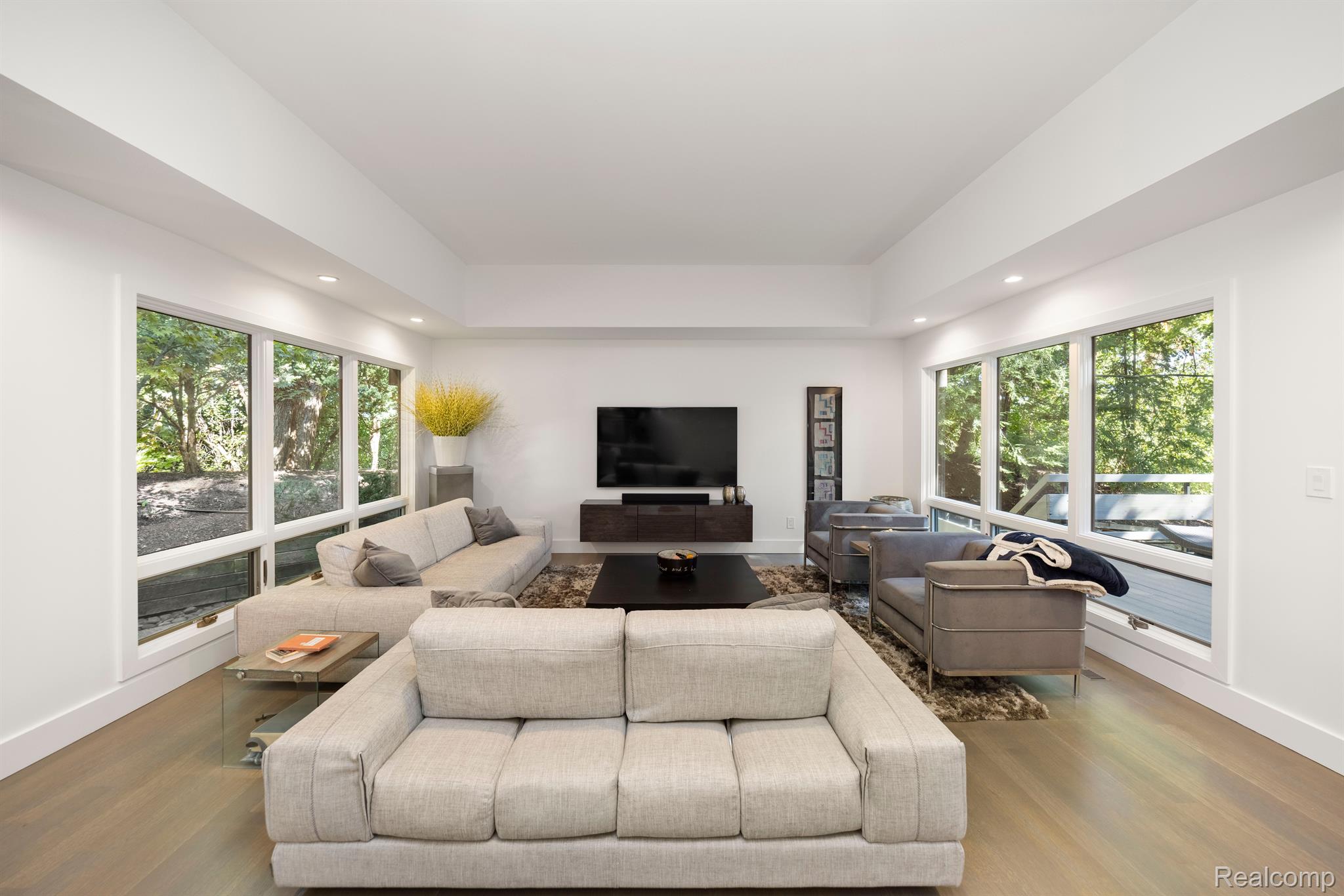 973 BLOOMFIELD WOODS