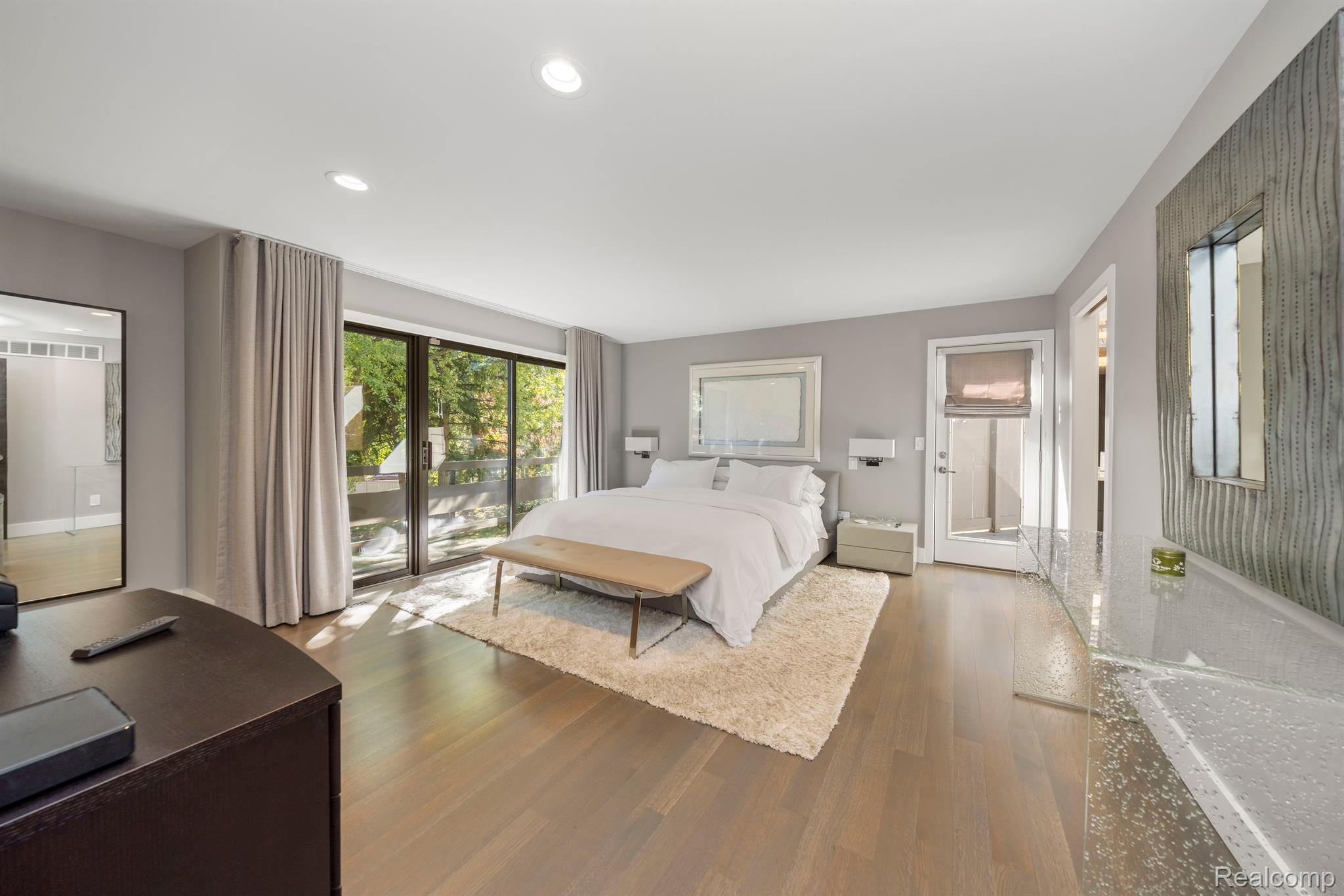 973 BLOOMFIELD WOODS
