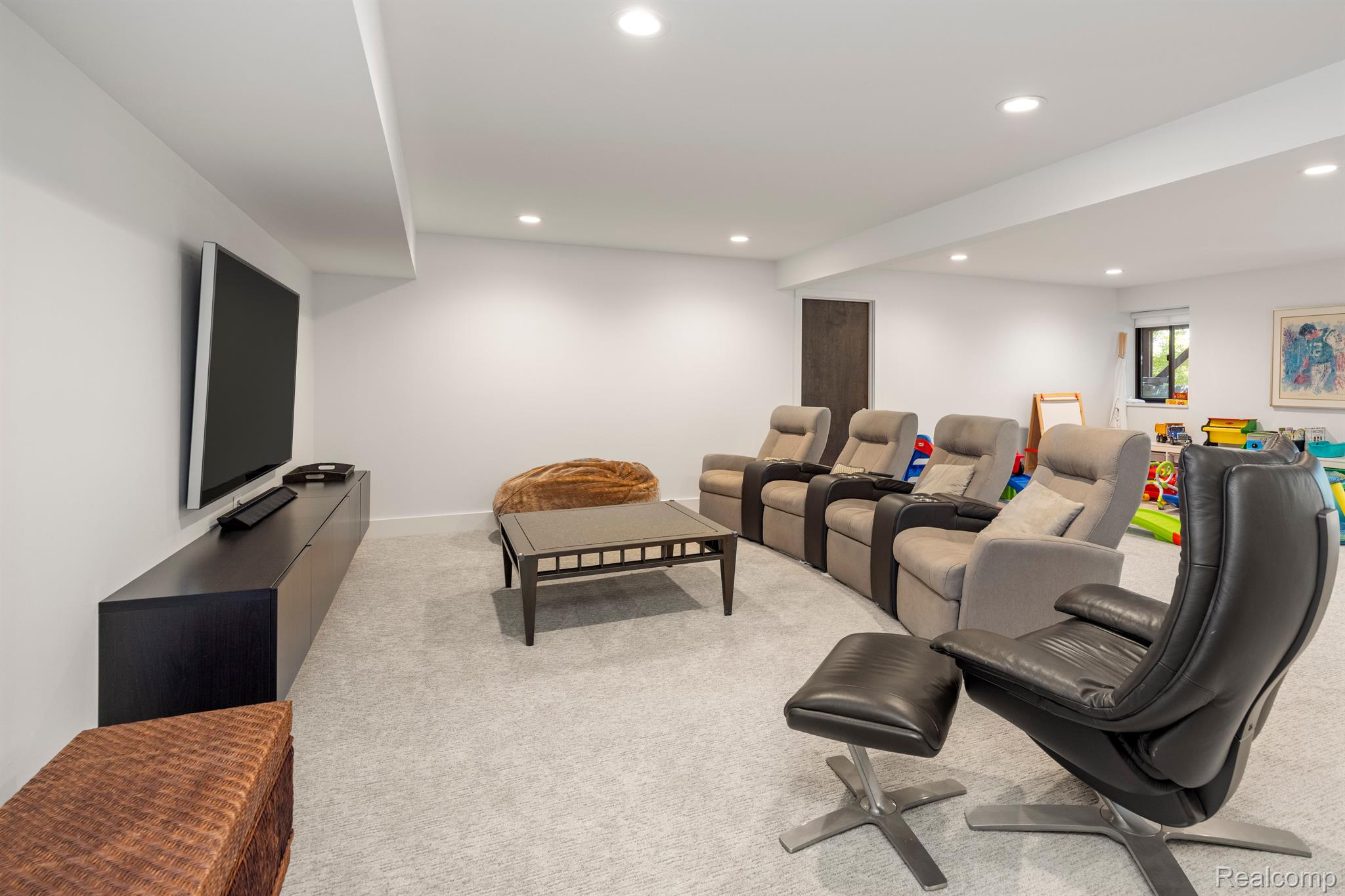 973 BLOOMFIELD WOODS
