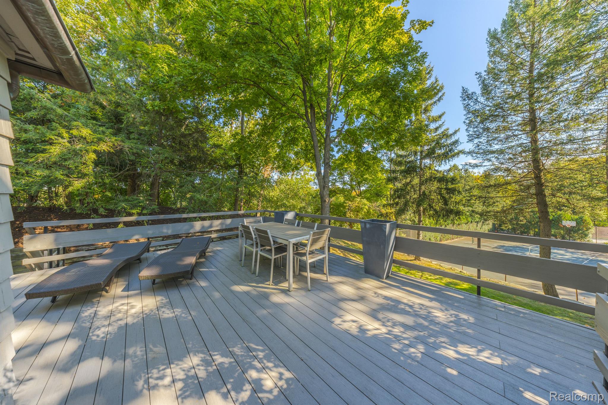 973 BLOOMFIELD WOODS