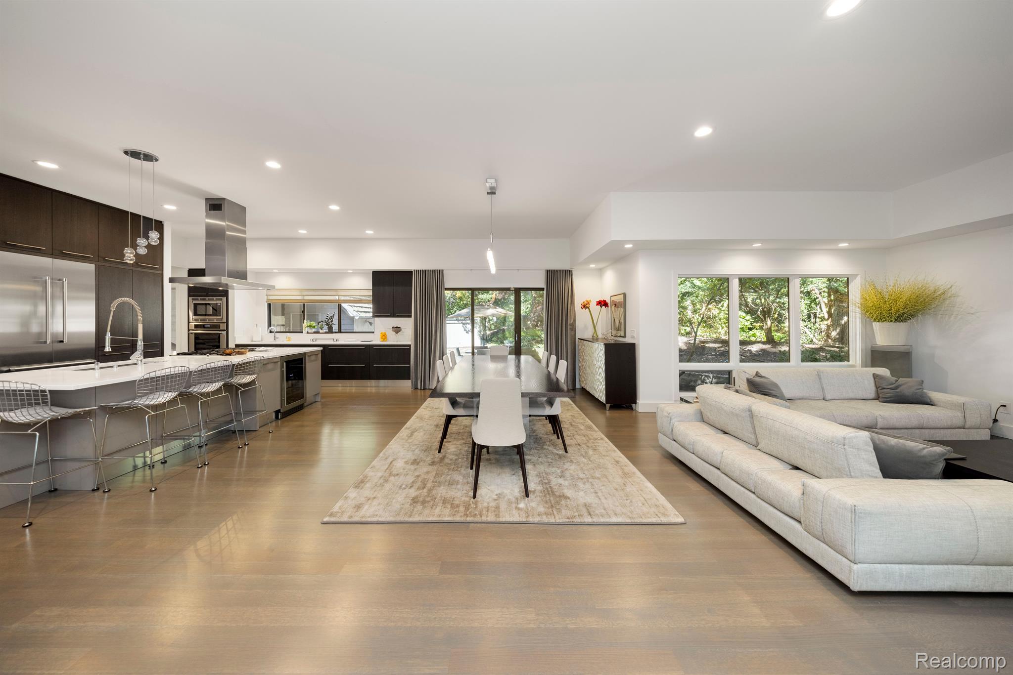 973 BLOOMFIELD WOODS