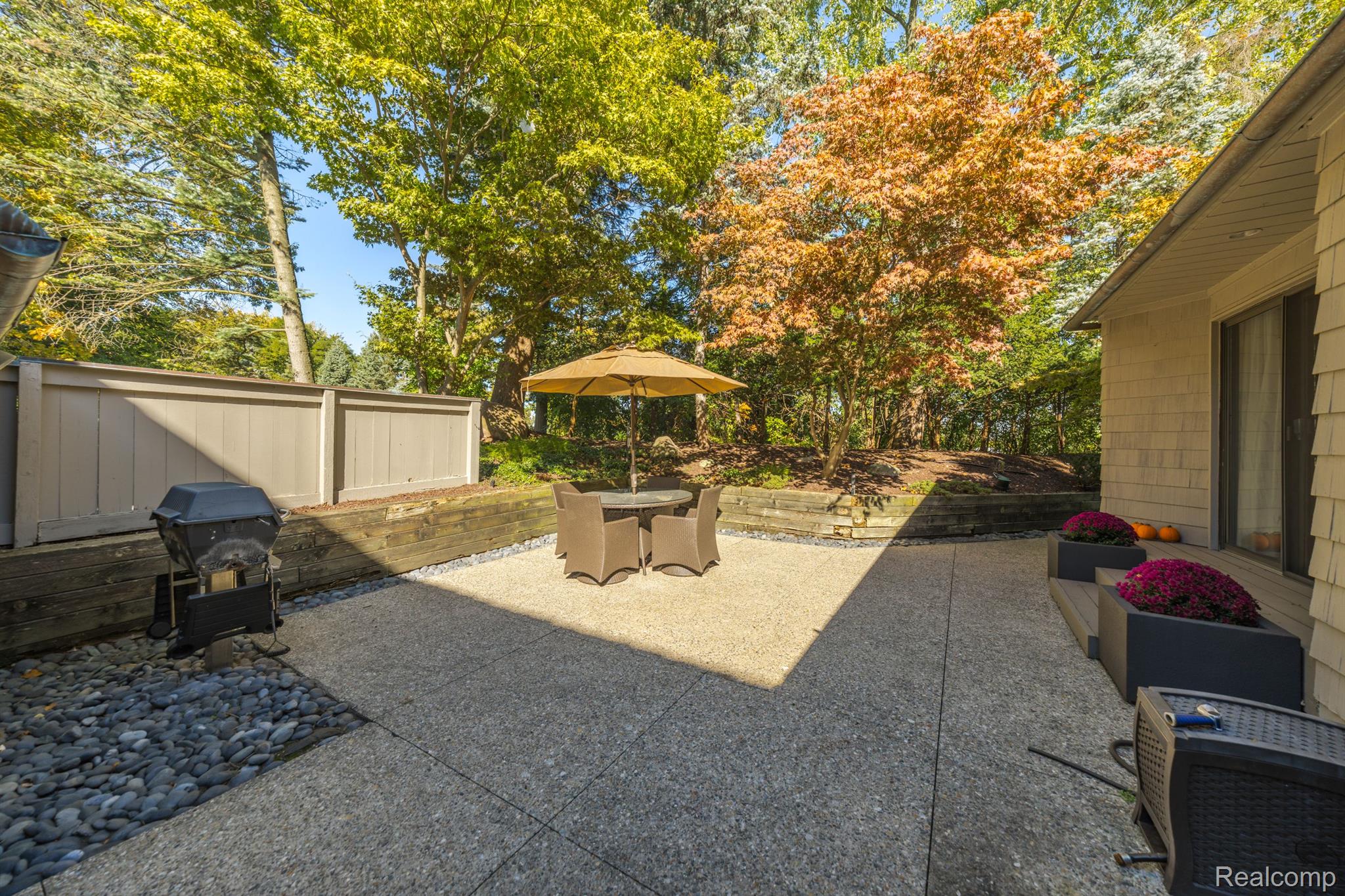 973 BLOOMFIELD WOODS