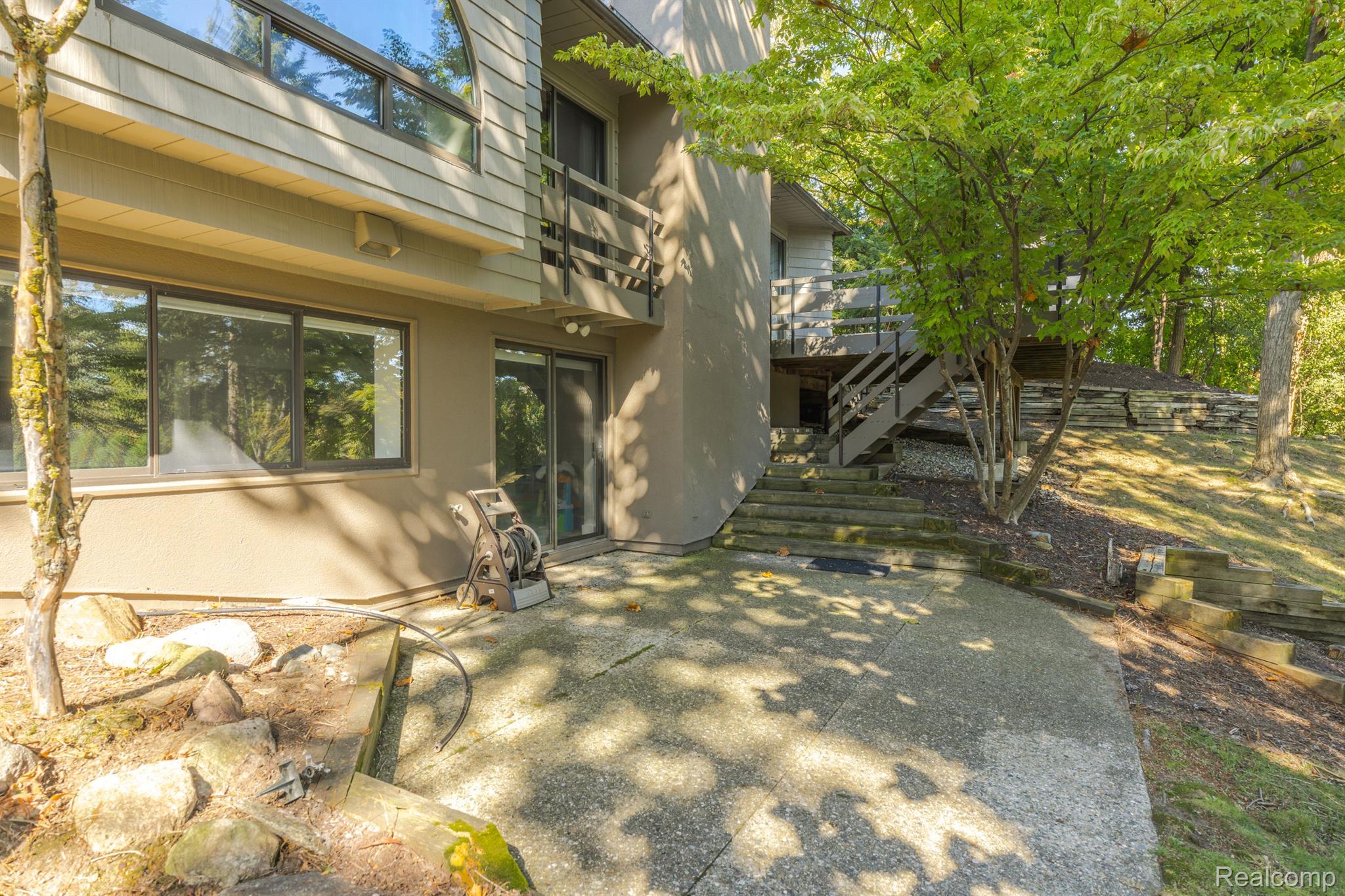 973 BLOOMFIELD WOODS