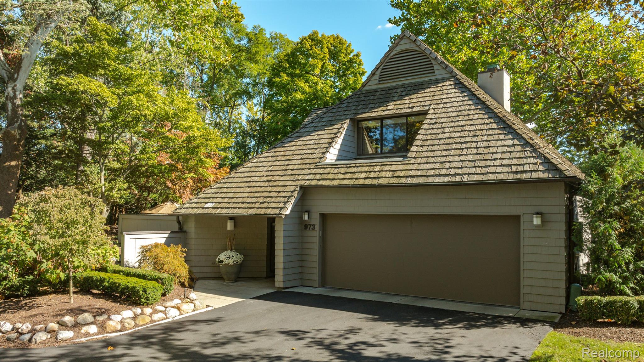 973 BLOOMFIELD WOODS