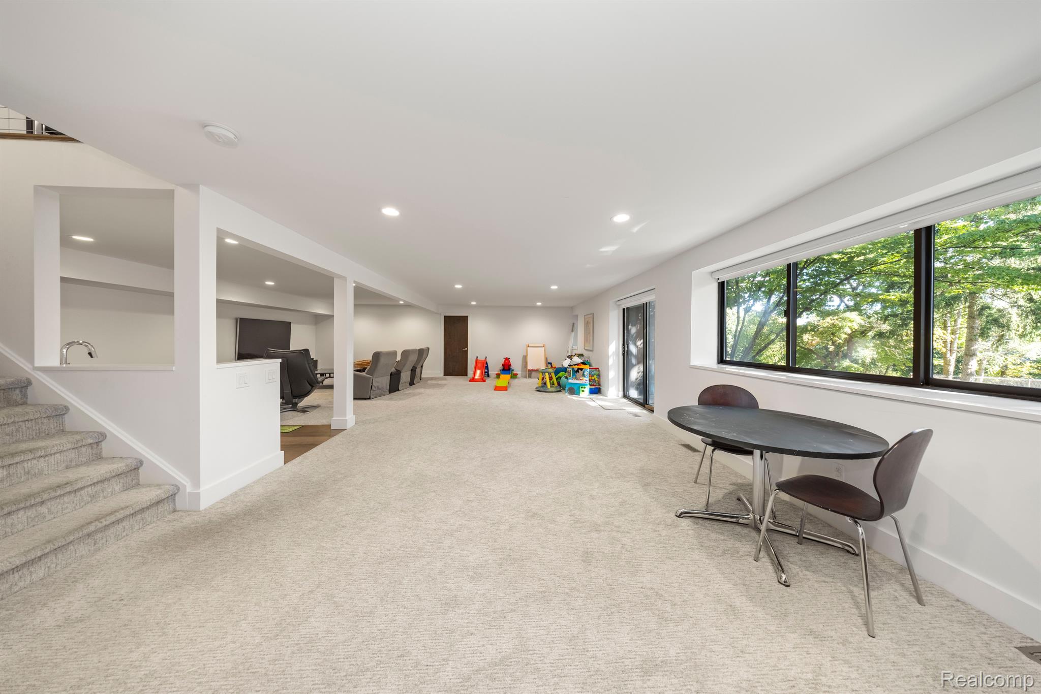 973 BLOOMFIELD WOODS
