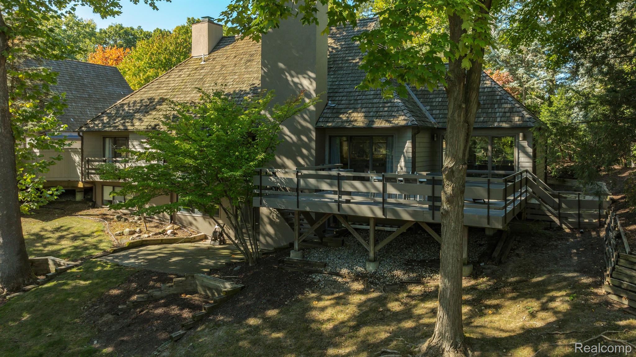 973 BLOOMFIELD WOODS