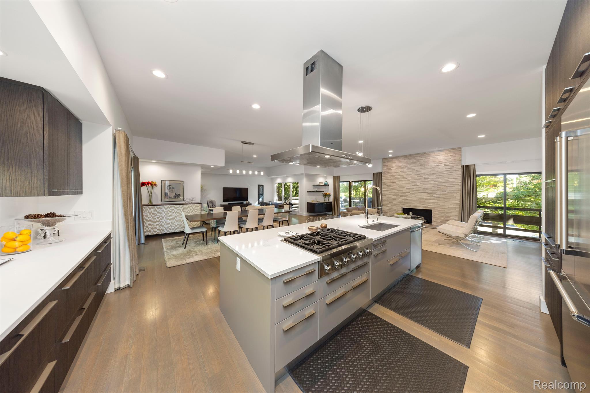973 BLOOMFIELD WOODS