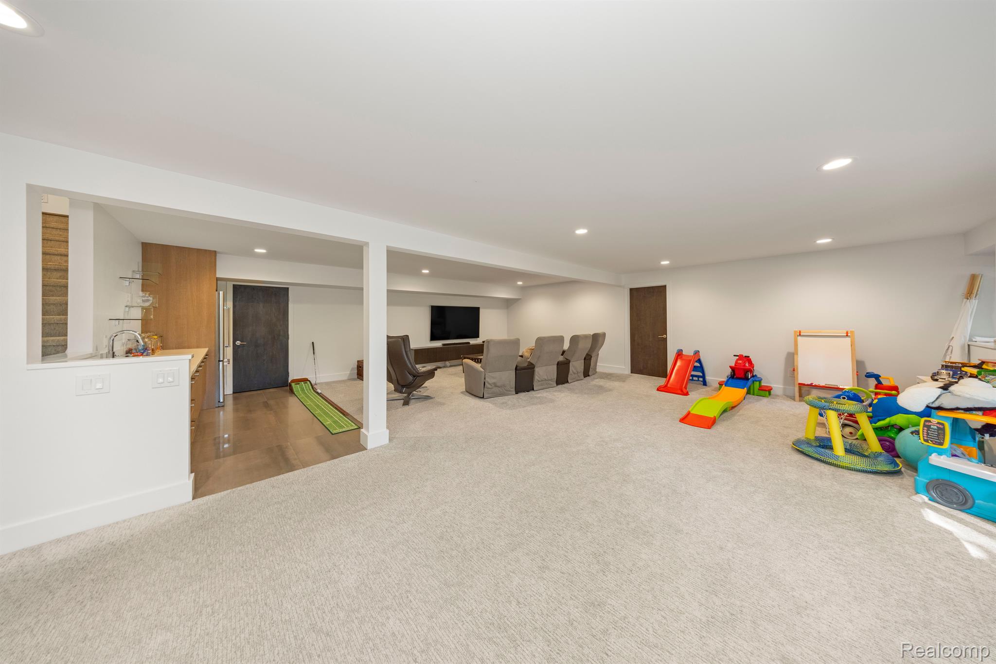 973 BLOOMFIELD WOODS