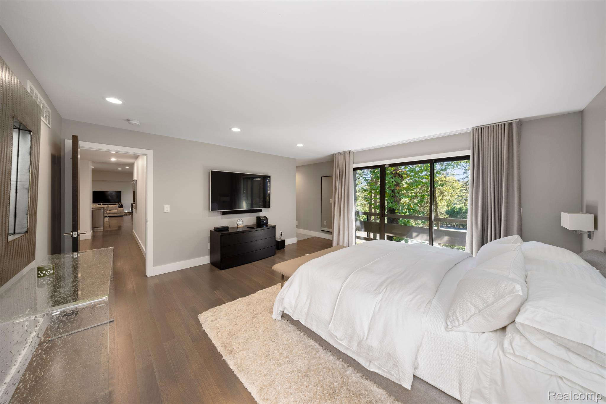 973 BLOOMFIELD WOODS