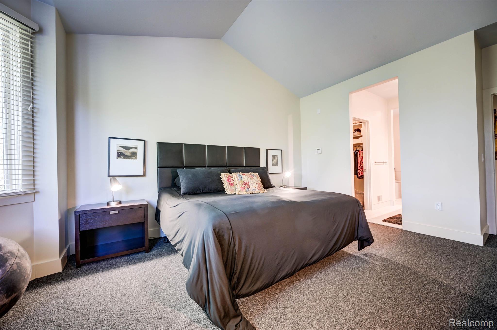 5613 PEMBROOKE