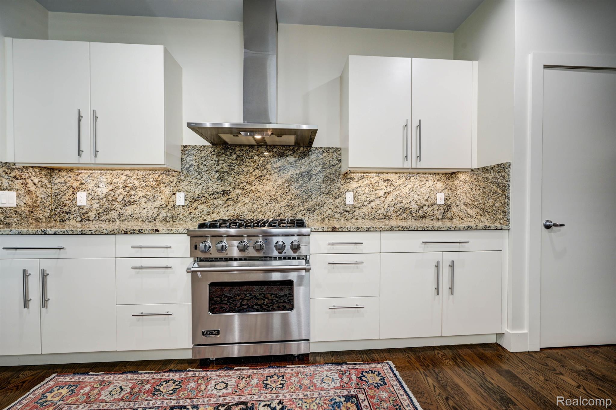 5613 PEMBROOKE