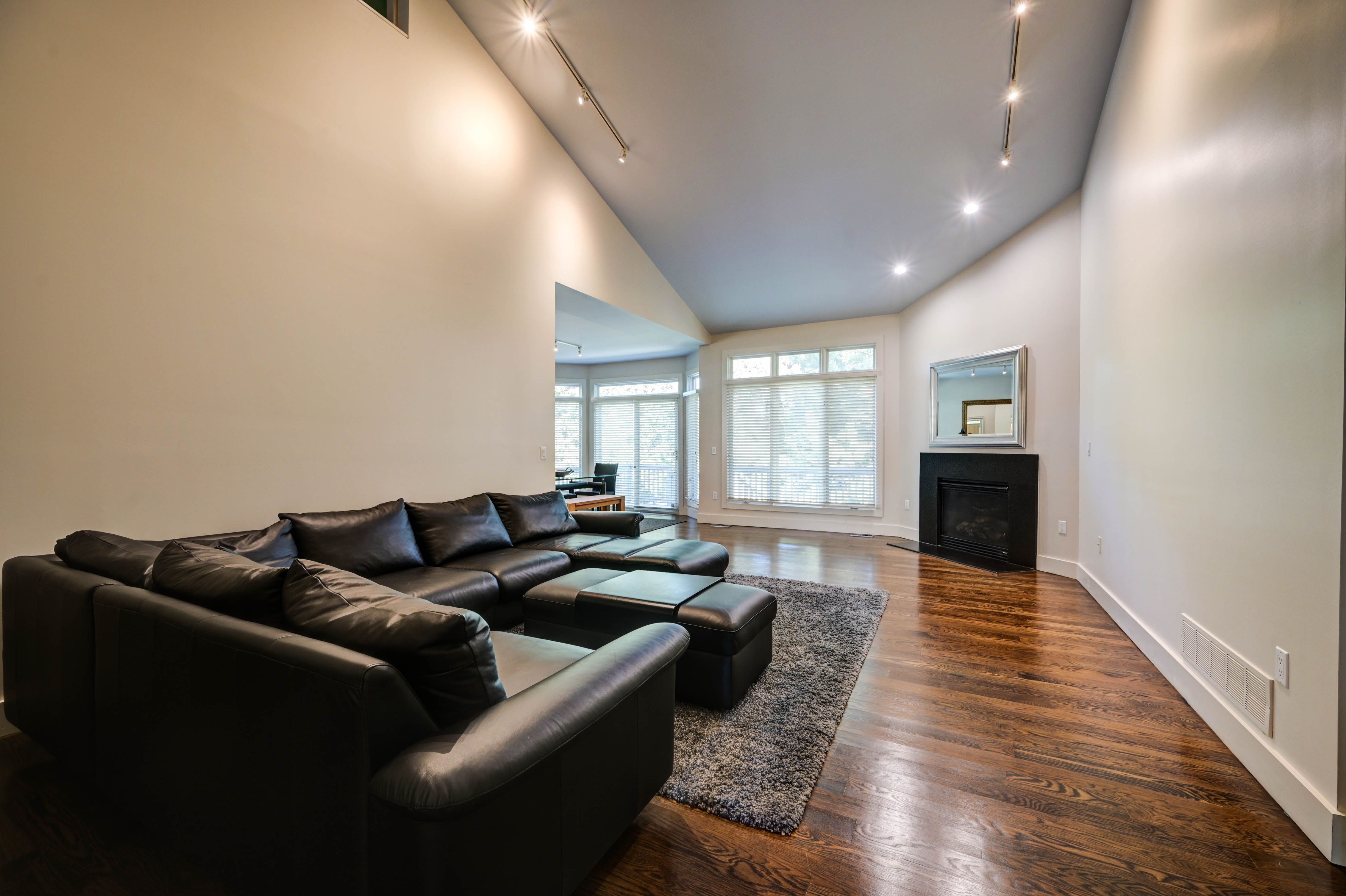 5613 PEMBROOKE