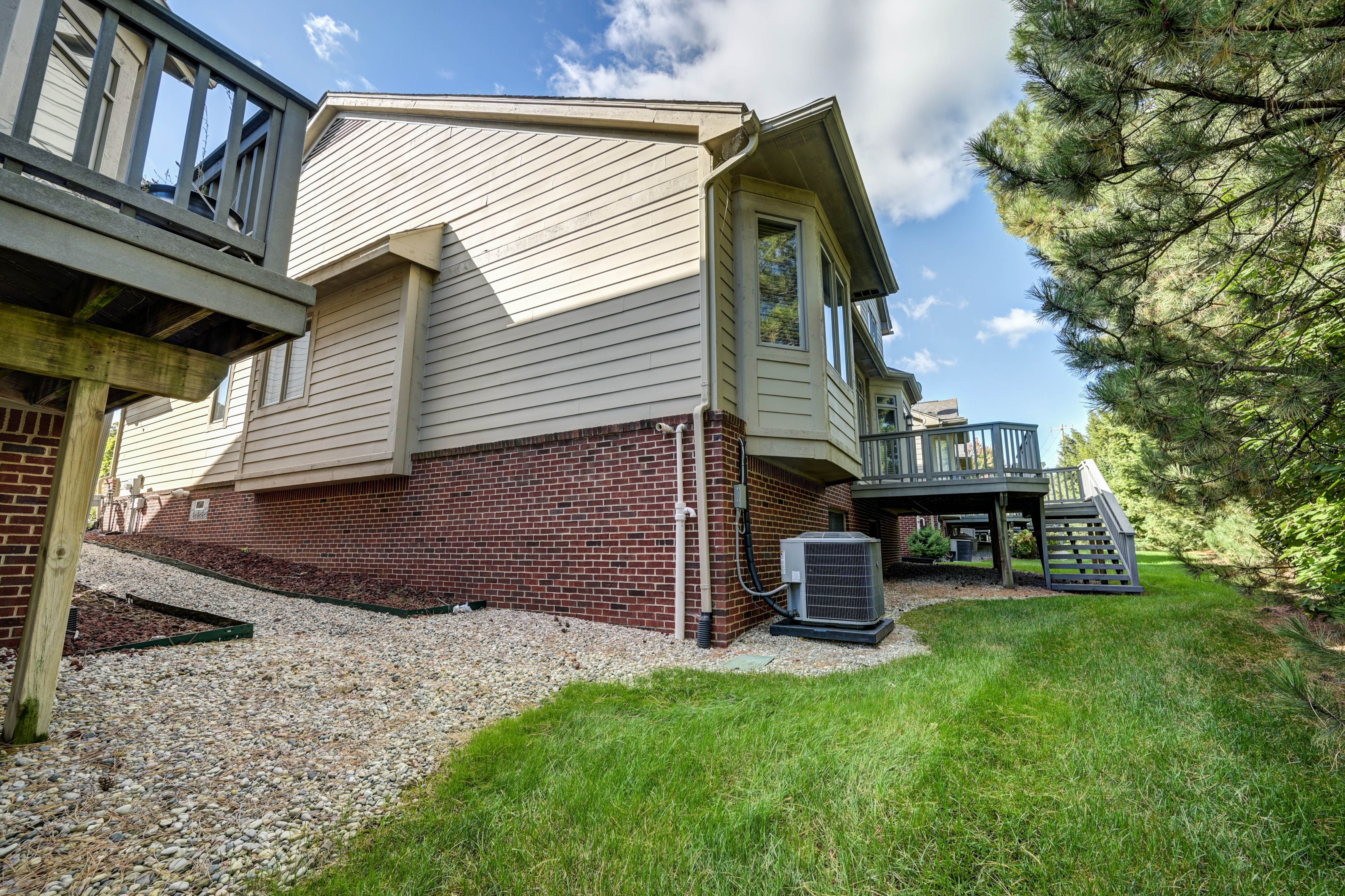 5613 PEMBROOKE