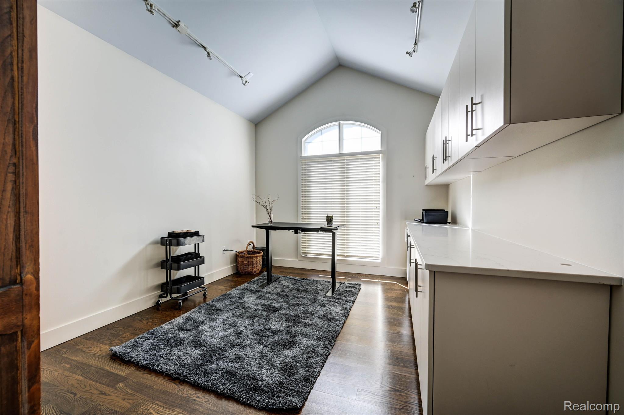 5613 PEMBROOKE