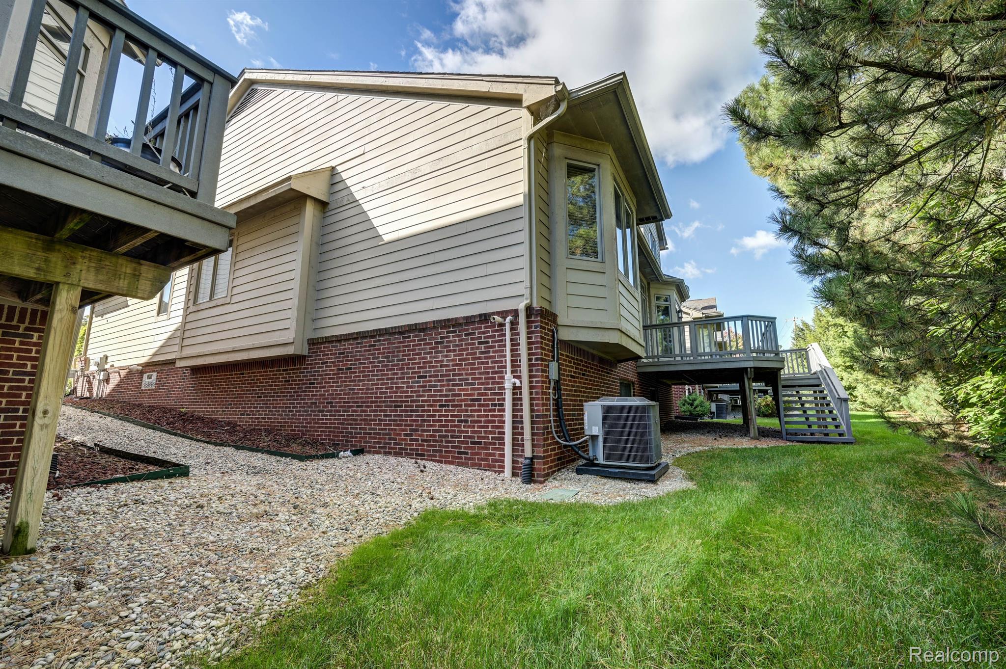 5613 PEMBROOKE