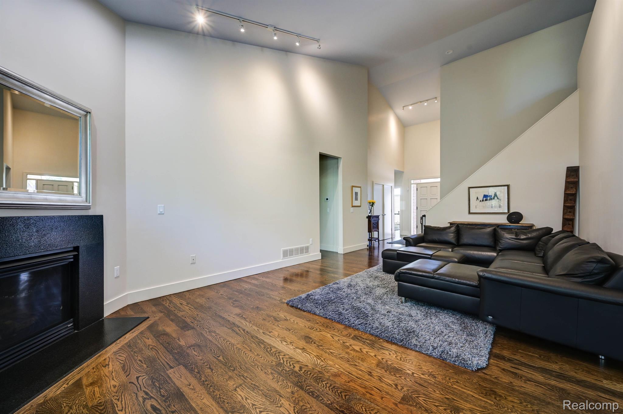 5613 PEMBROOKE