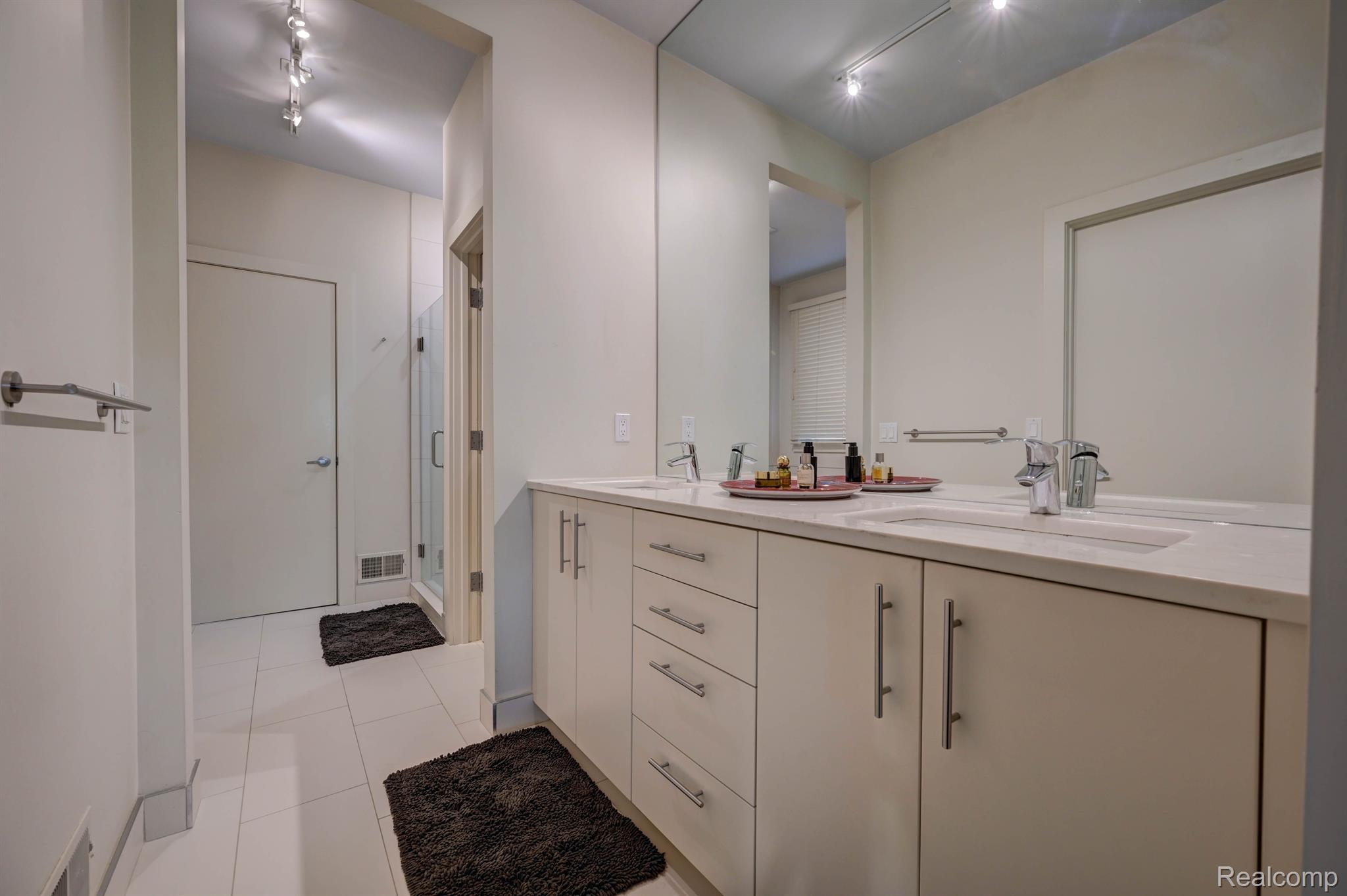 5613 PEMBROOKE
